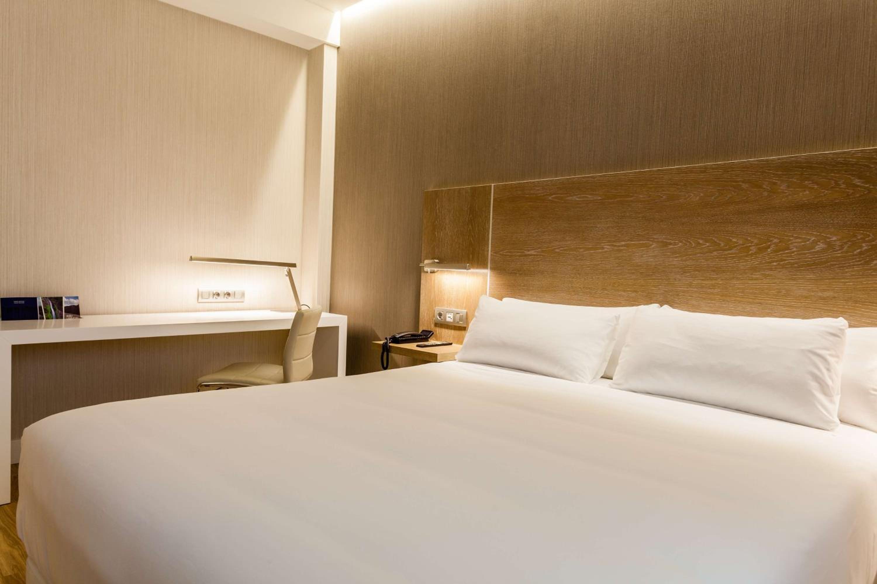 Standard Double or Twin Room - Photo 1