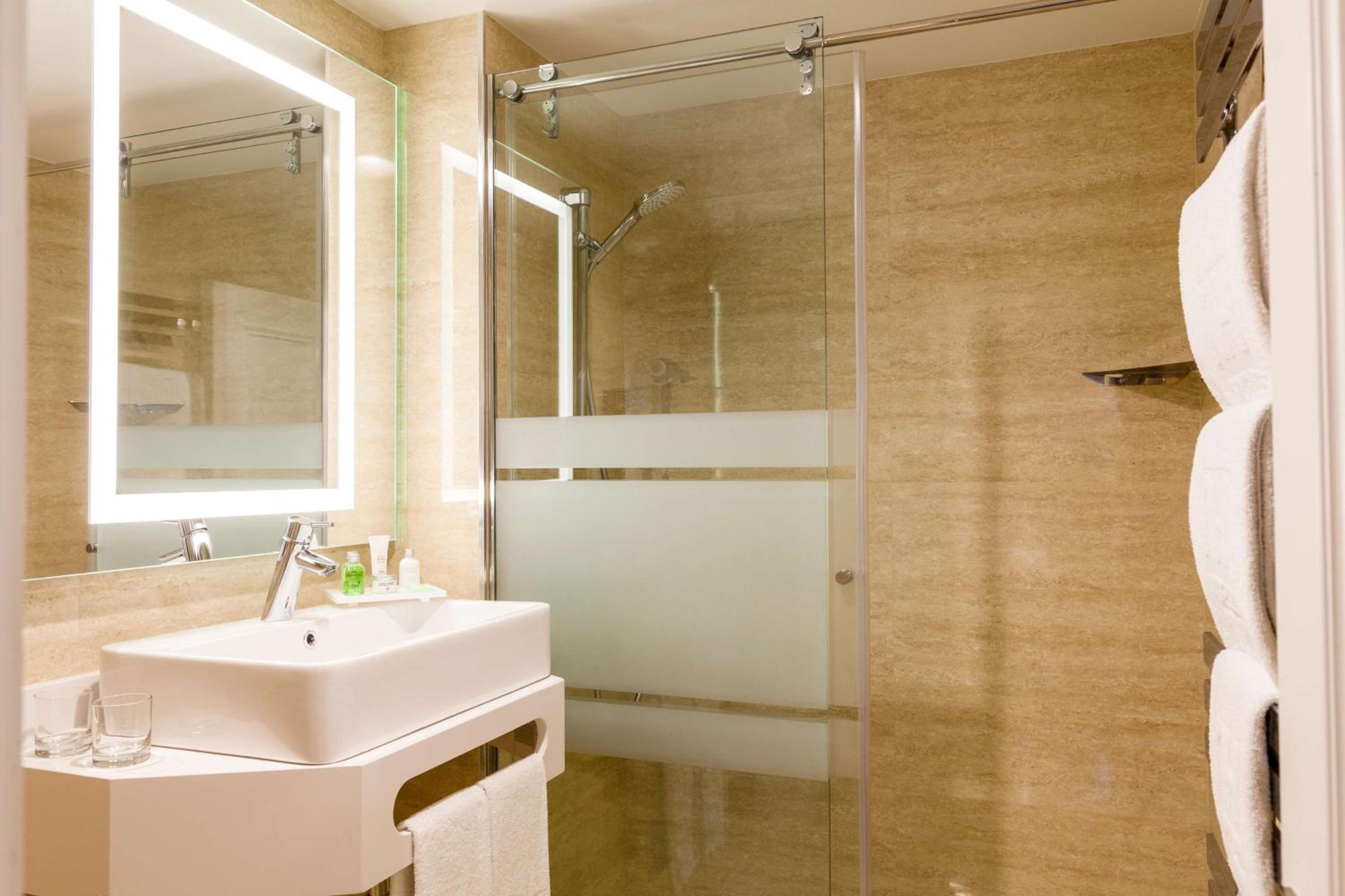 Standard Double or Twin Room - Photo 2