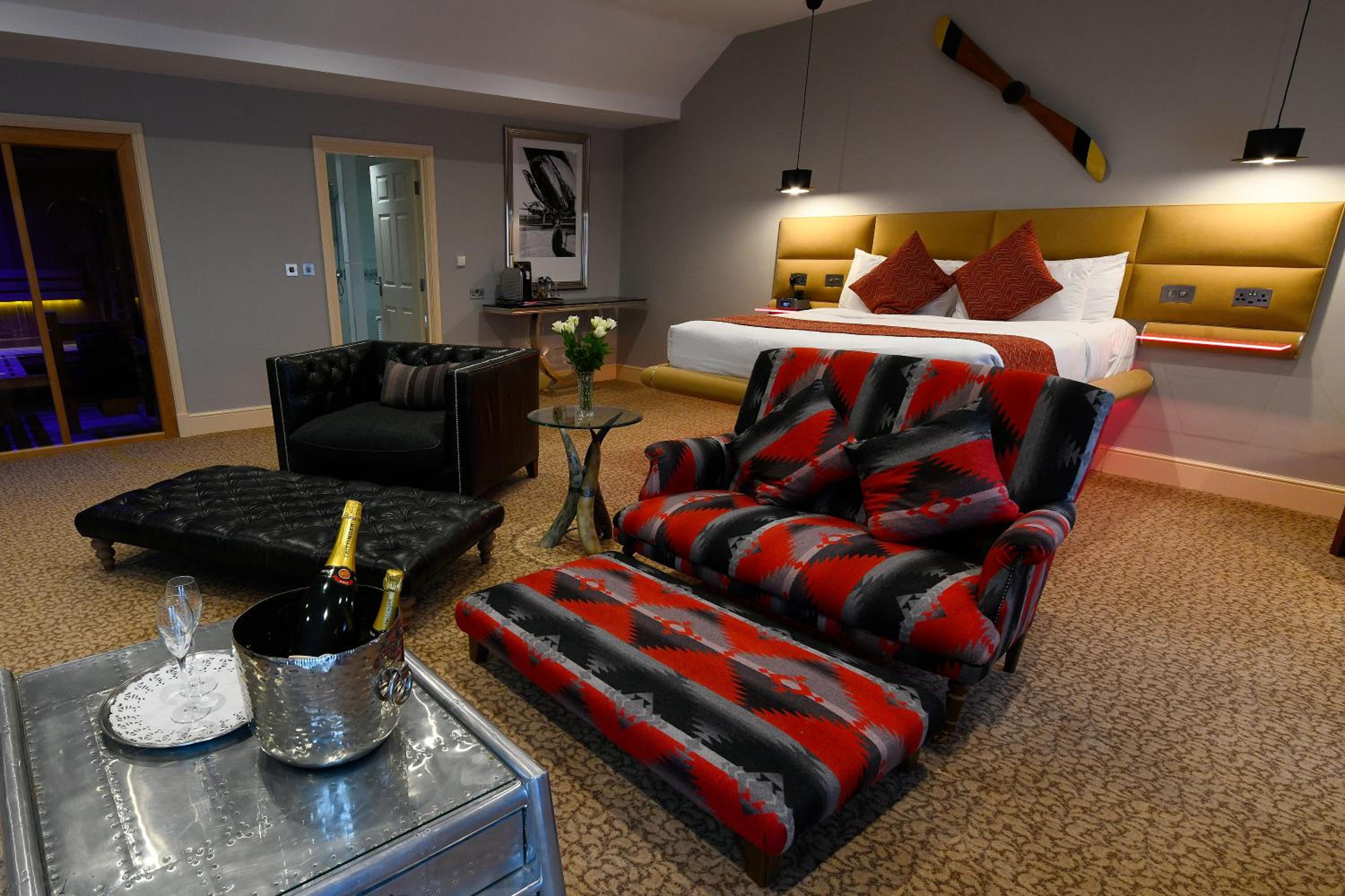 King Suite with Levitating Bed and Atrium Sauna - Photo 7