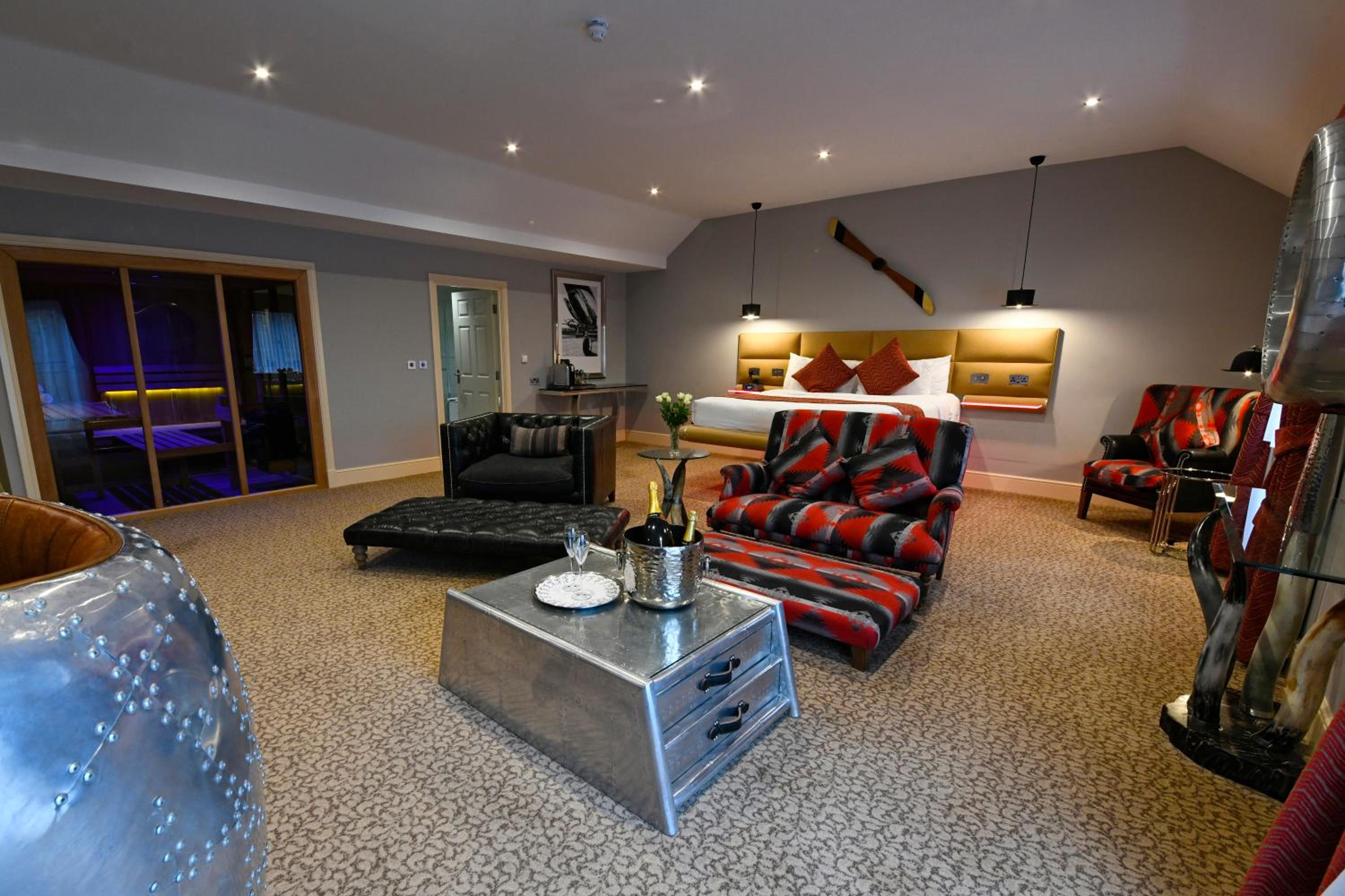 King Suite with Levitating Bed and Atrium Sauna - Photo 4