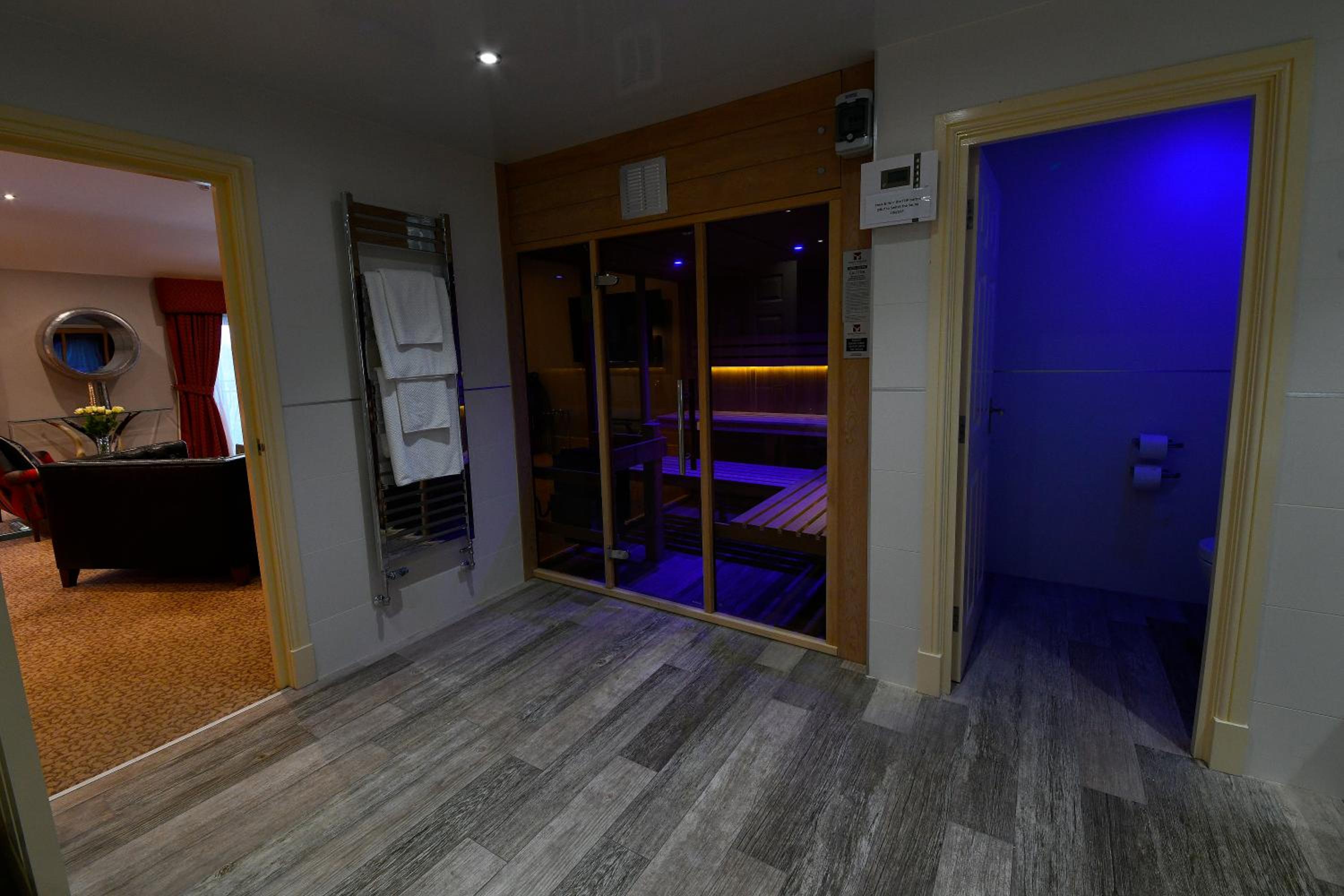 King Suite with Levitating Bed and Atrium Sauna - Photo 5