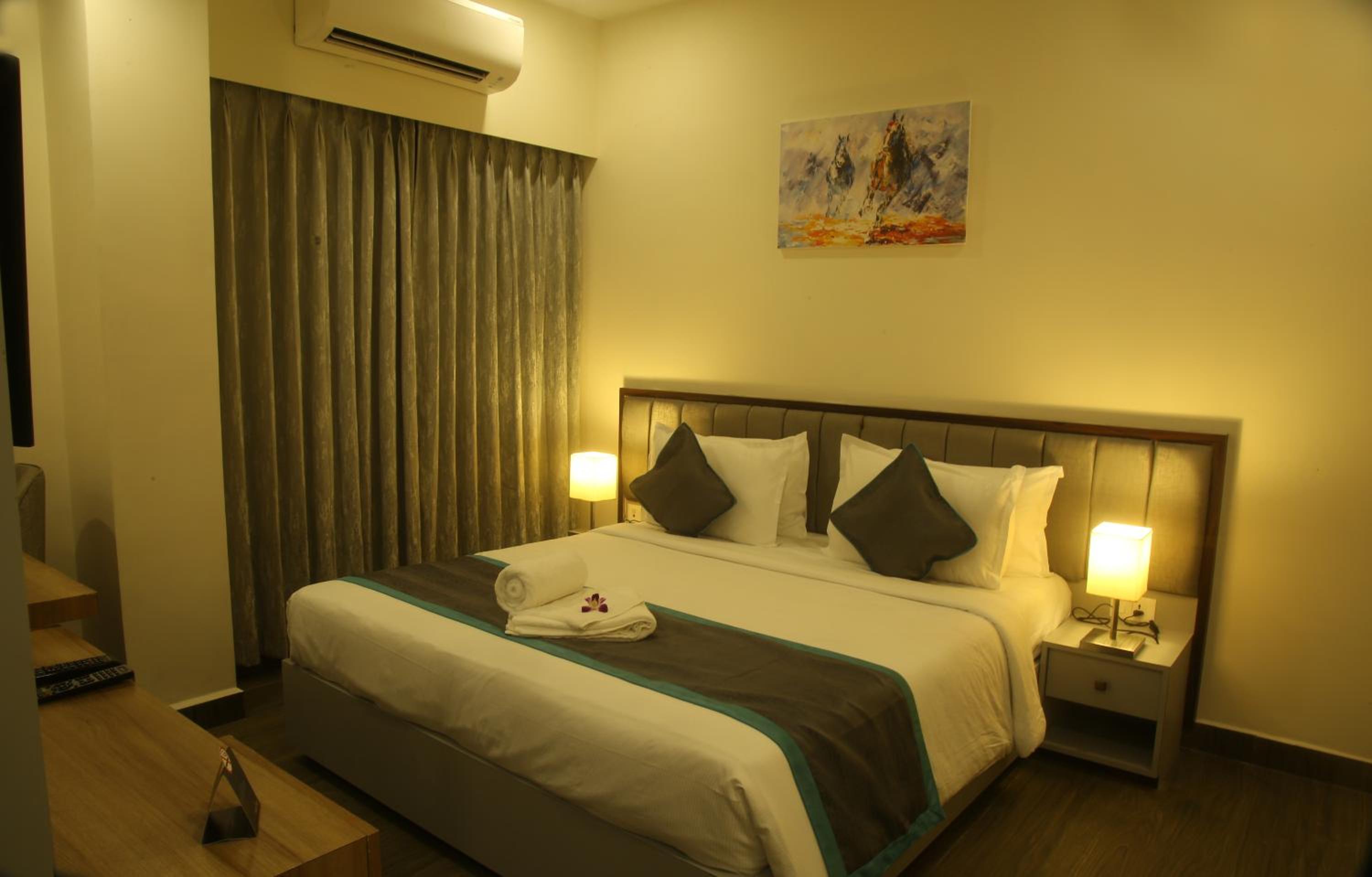 Superior King Room - Photo 16