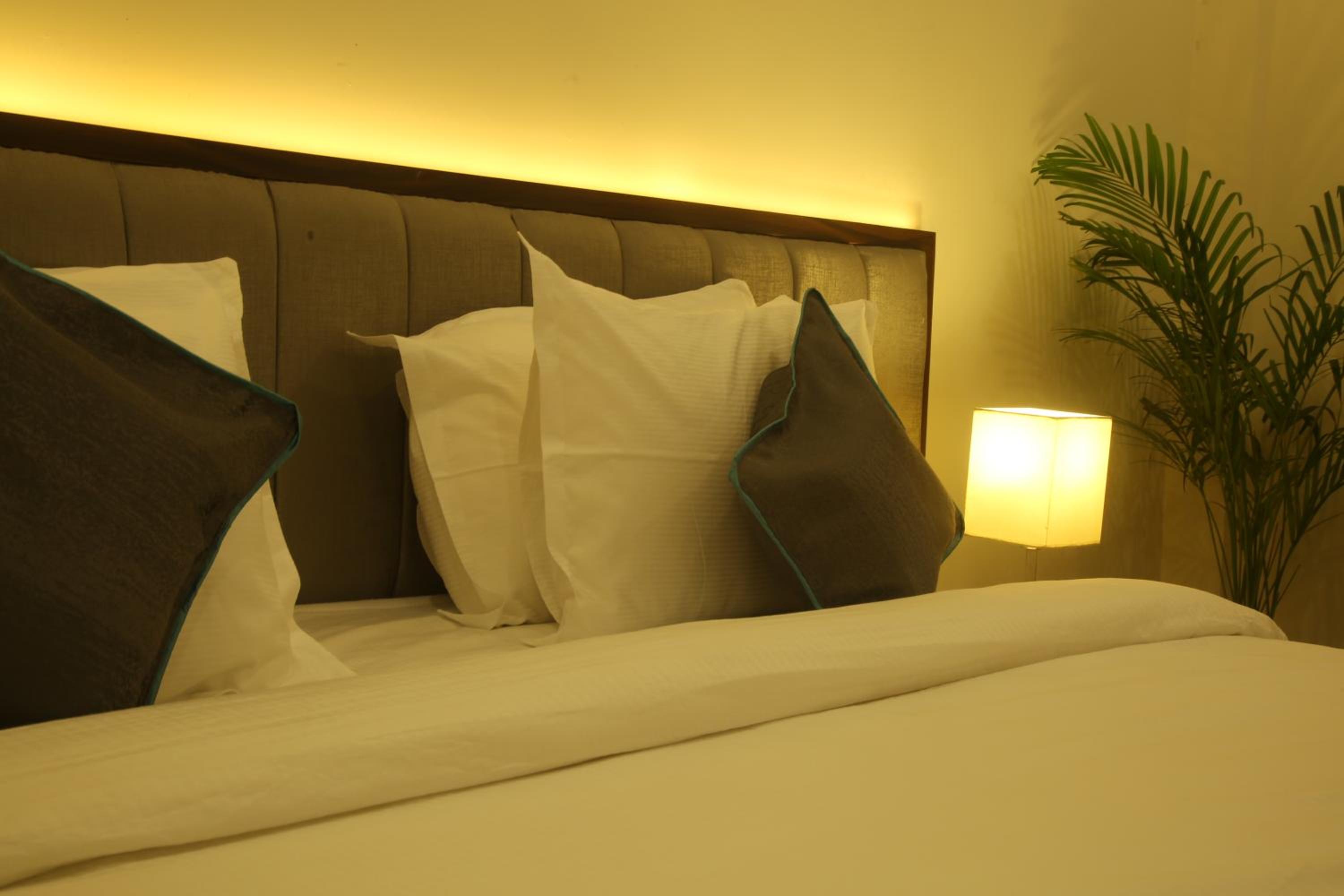Superior King Room - Photo 13