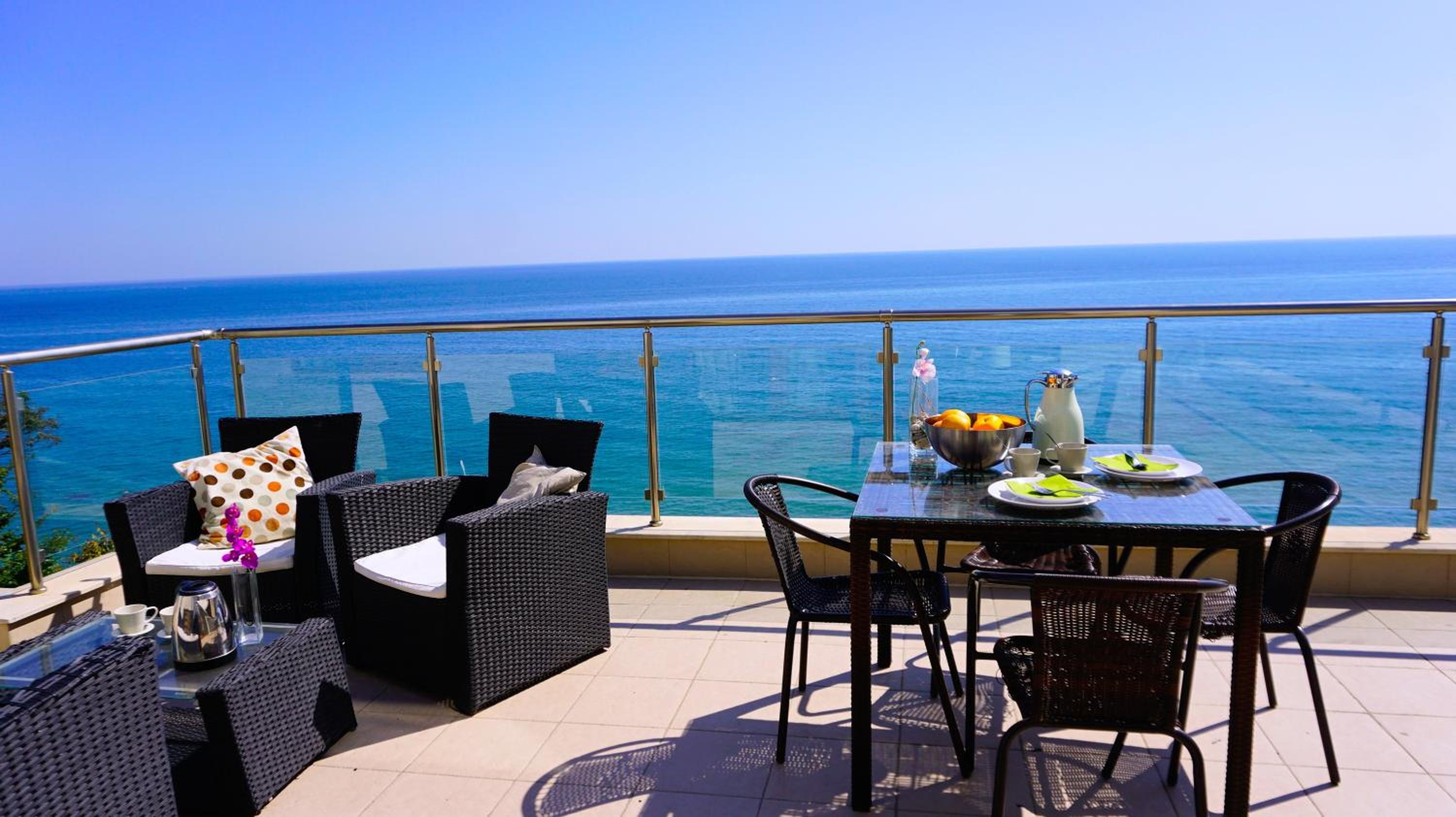 Apartment With Frontal Sea View photo 3