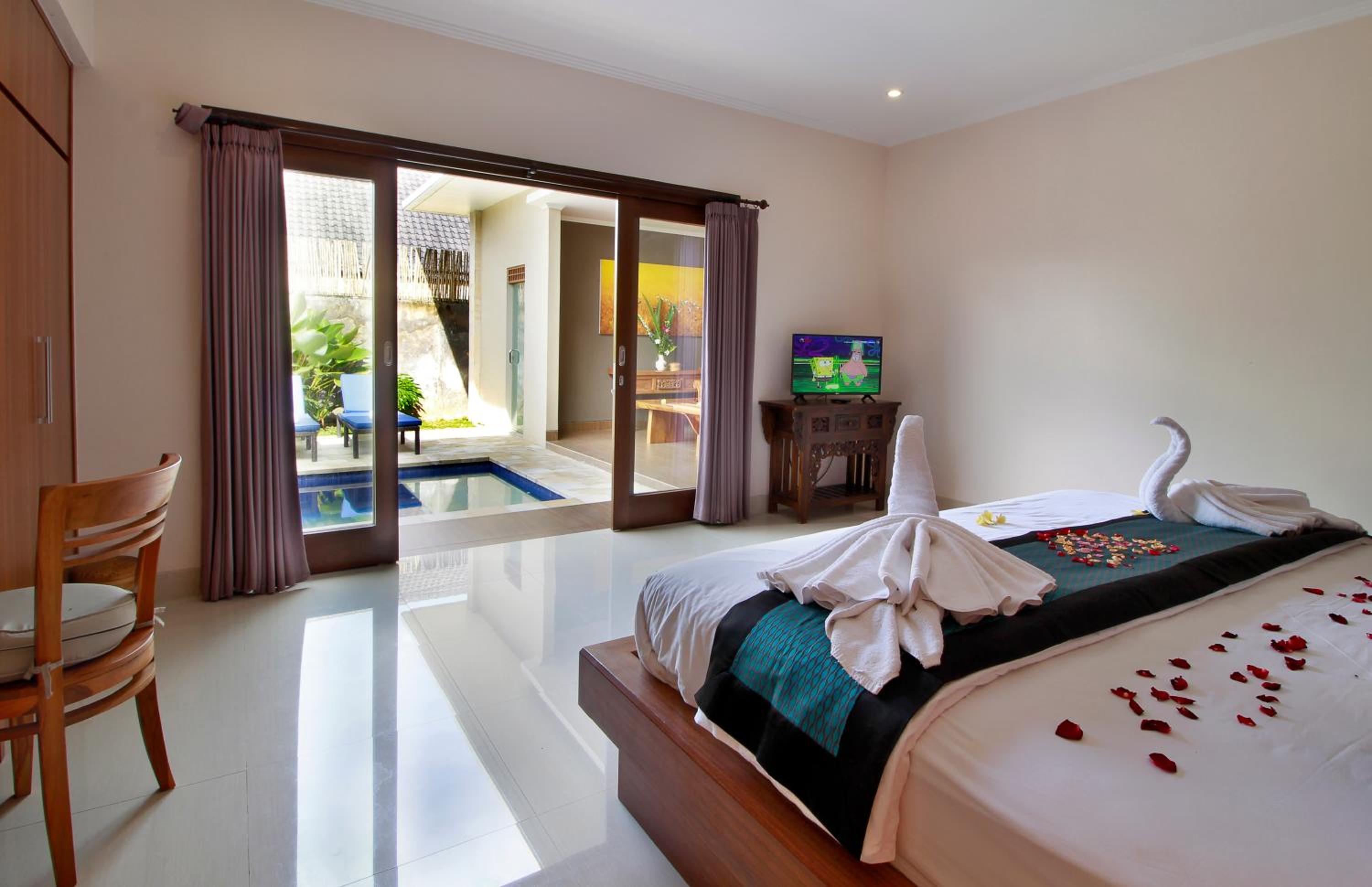 Two-Bedroom Villa with Private Pool - Photo 9