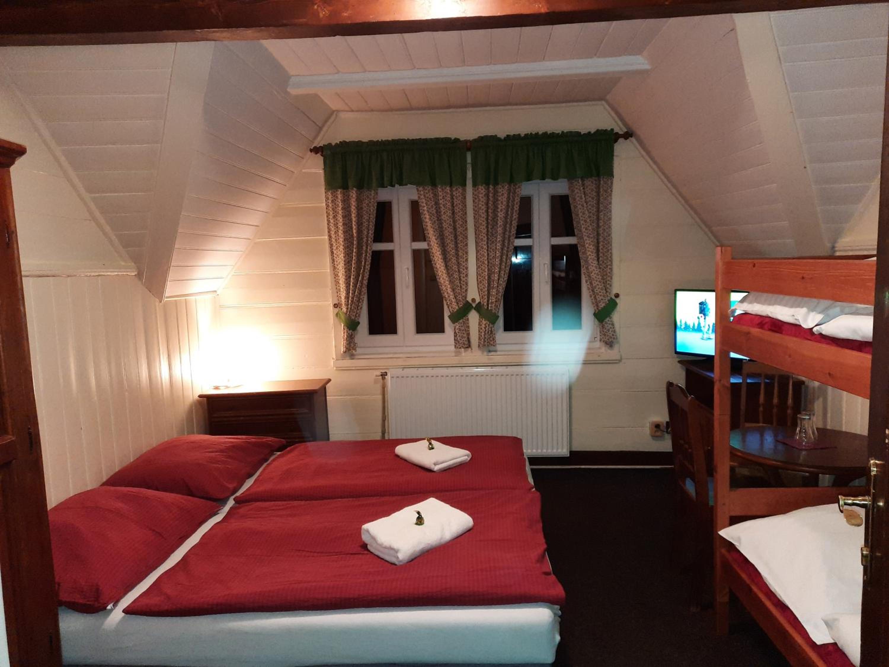 Quadruple Room with Private External Bathroom - Photo 6