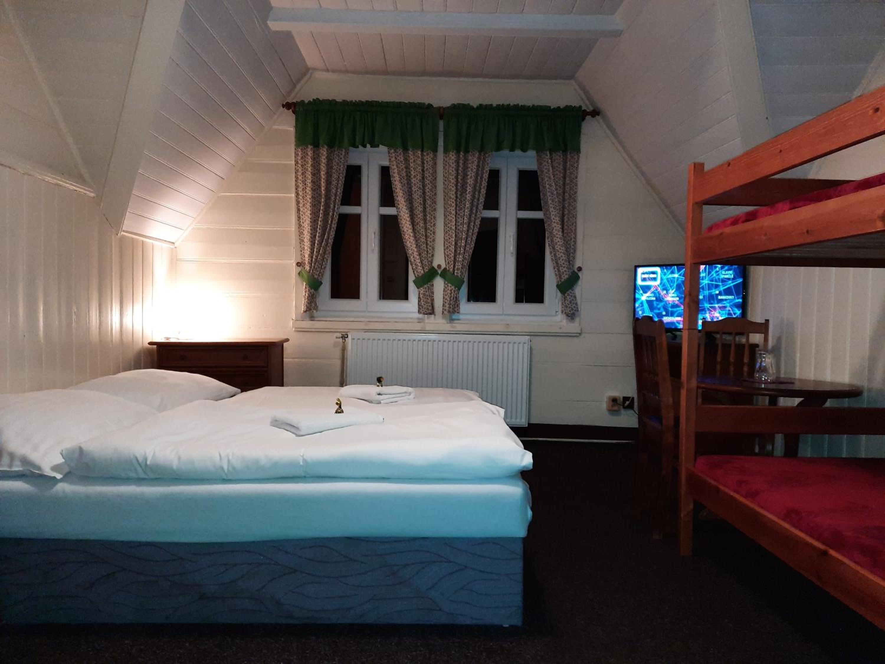 Quadruple Room with Private External Bathroom - Photo 5