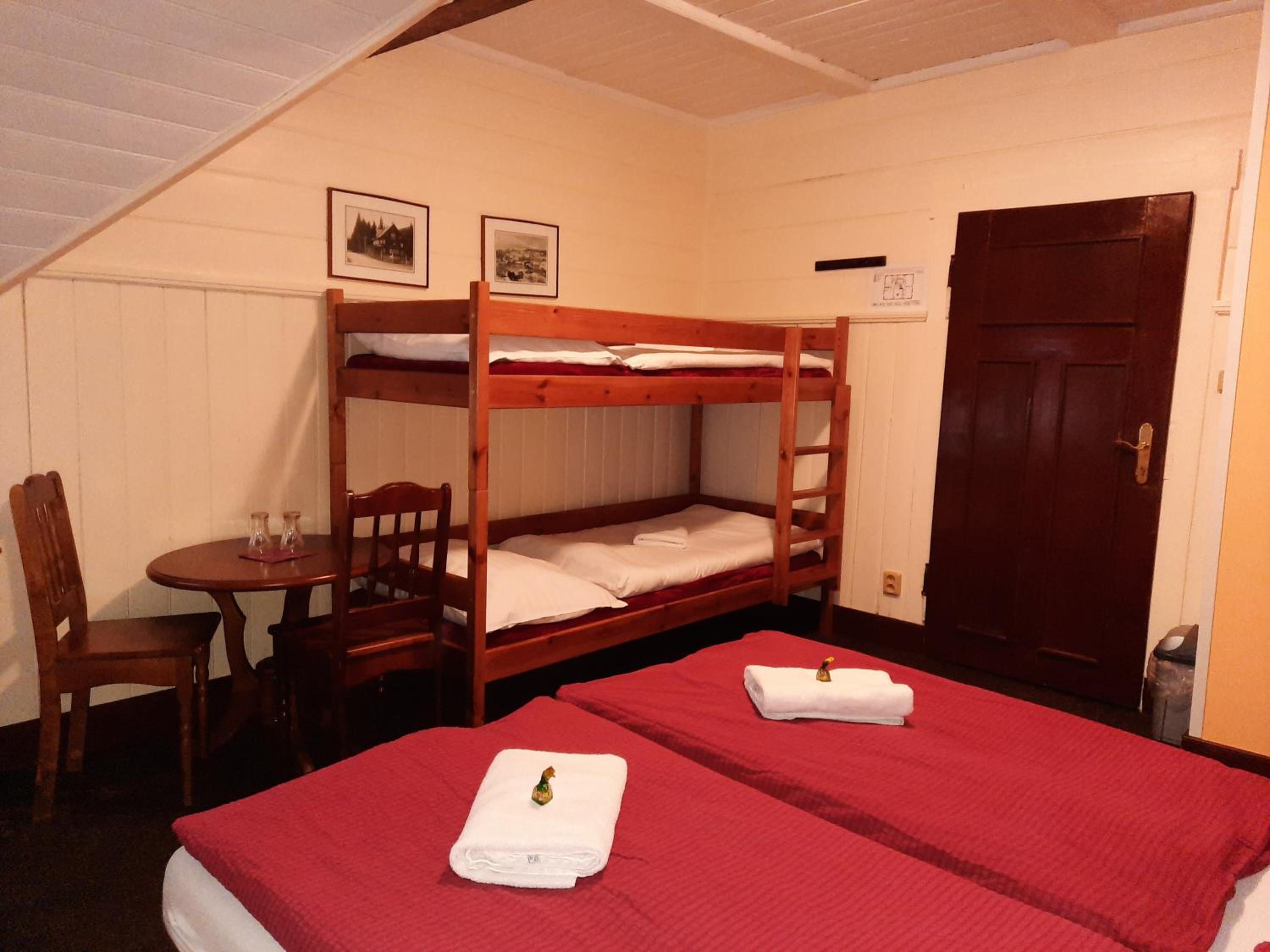 Quadruple Room with Private External Bathroom - Photo 3