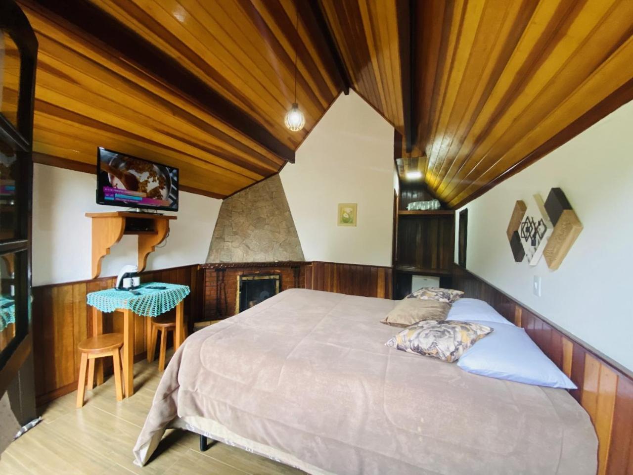 Chalet with Hot Tub