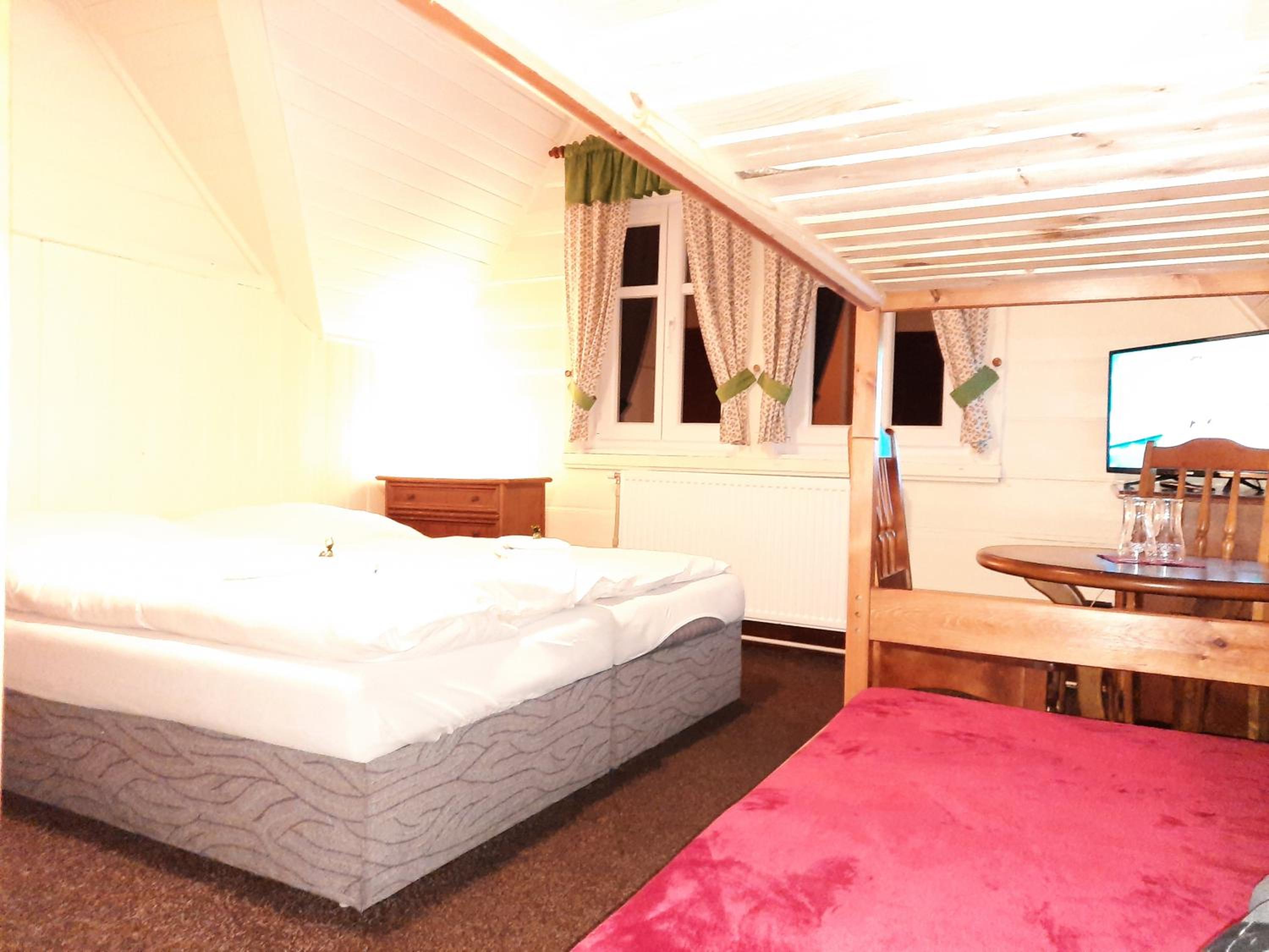 Quadruple Room with Private External Bathroom - Photo 4