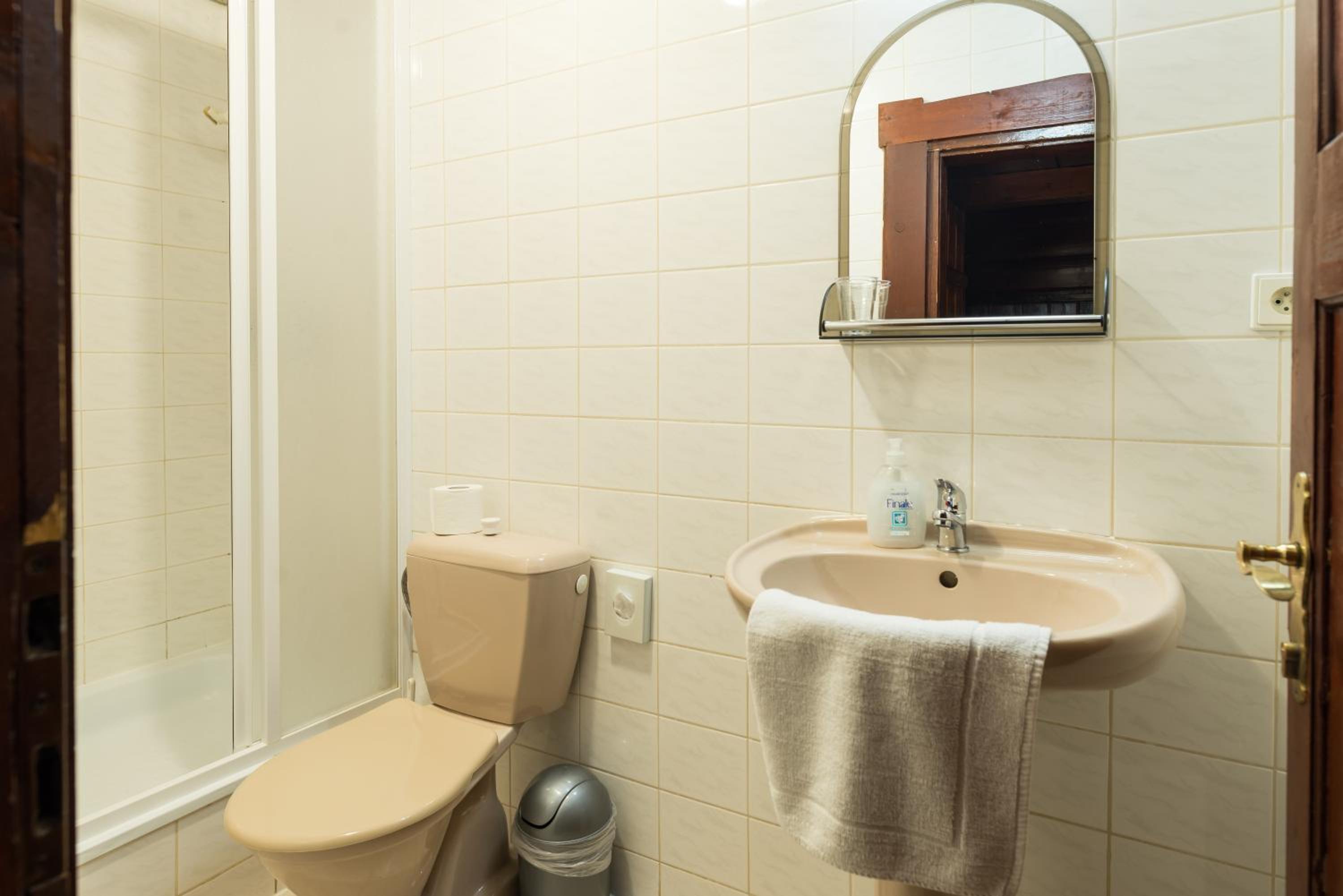 Quadruple Room with Private External Bathroom - Photo 13