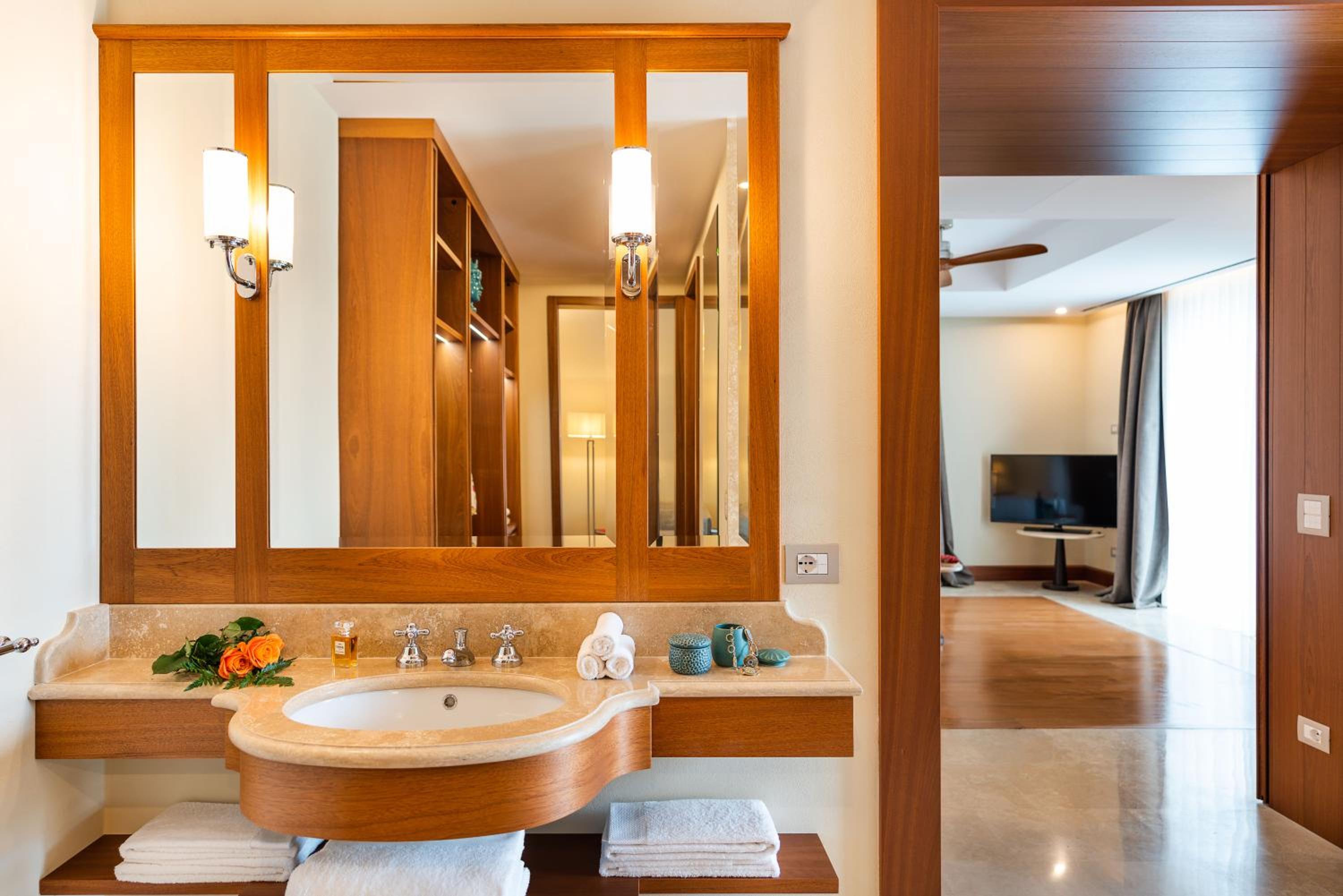Suite with Private Pool - Photo 8