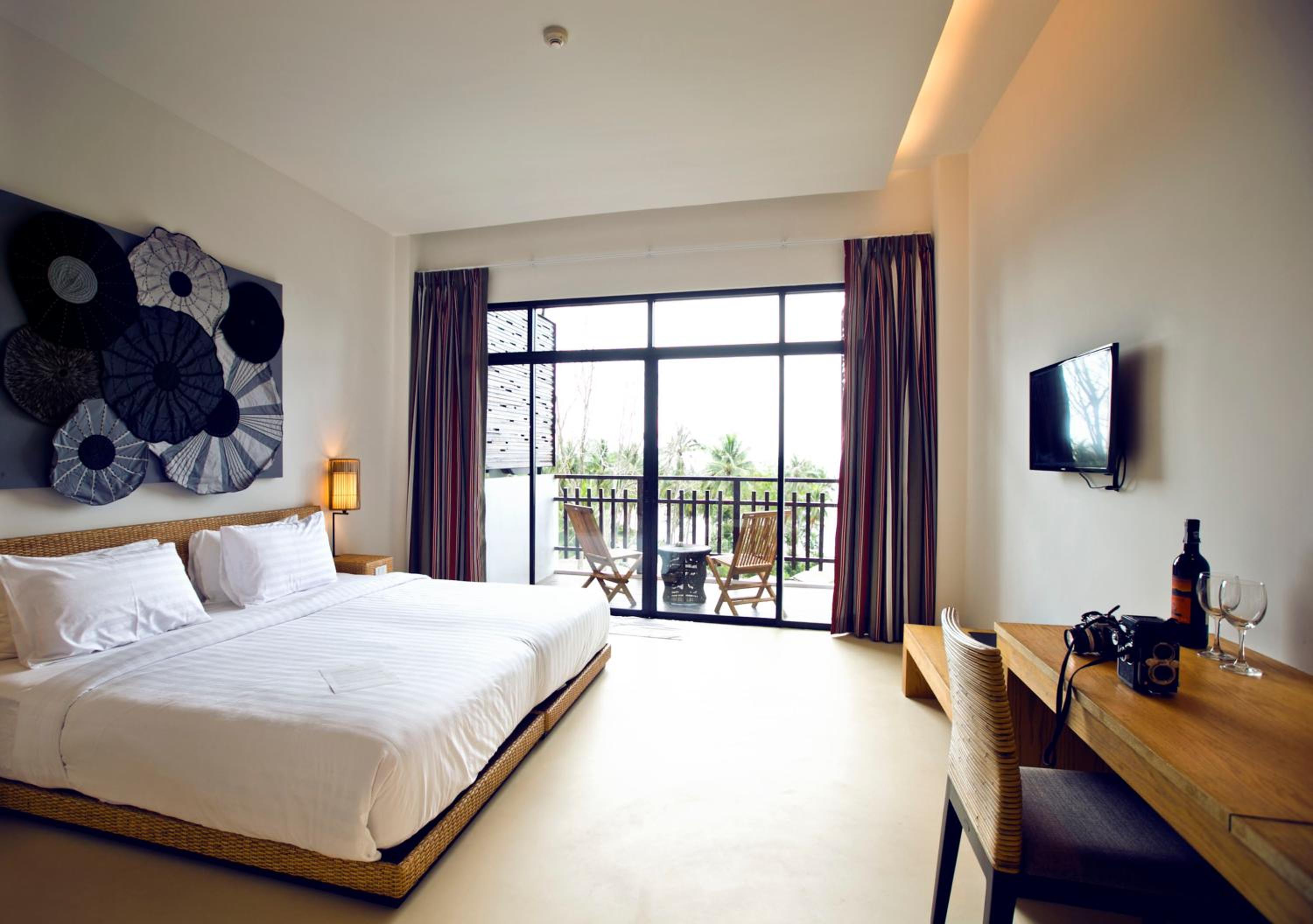 Deluxe Ocean View - Photo 2