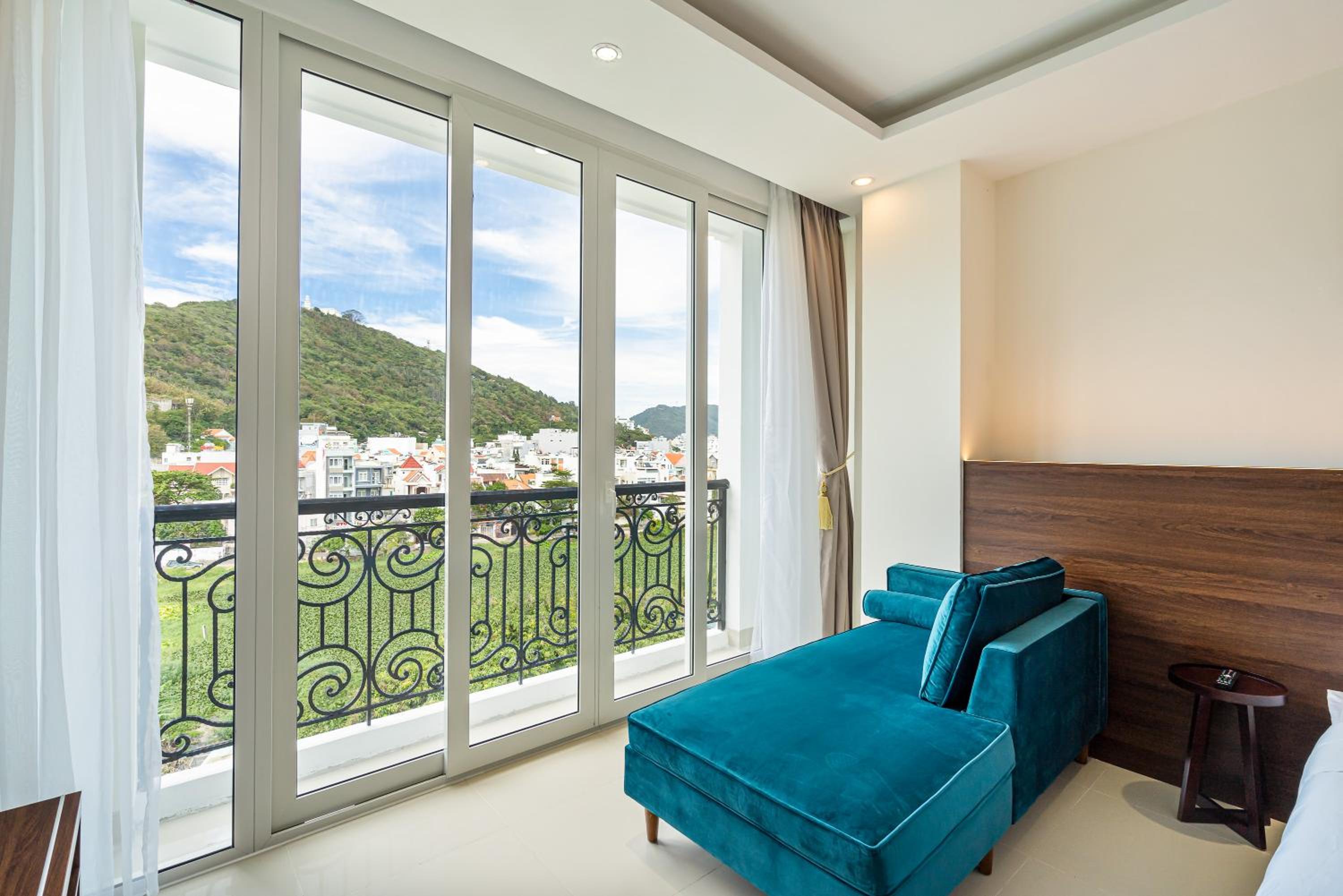 Deluxe King Room - Photo 3