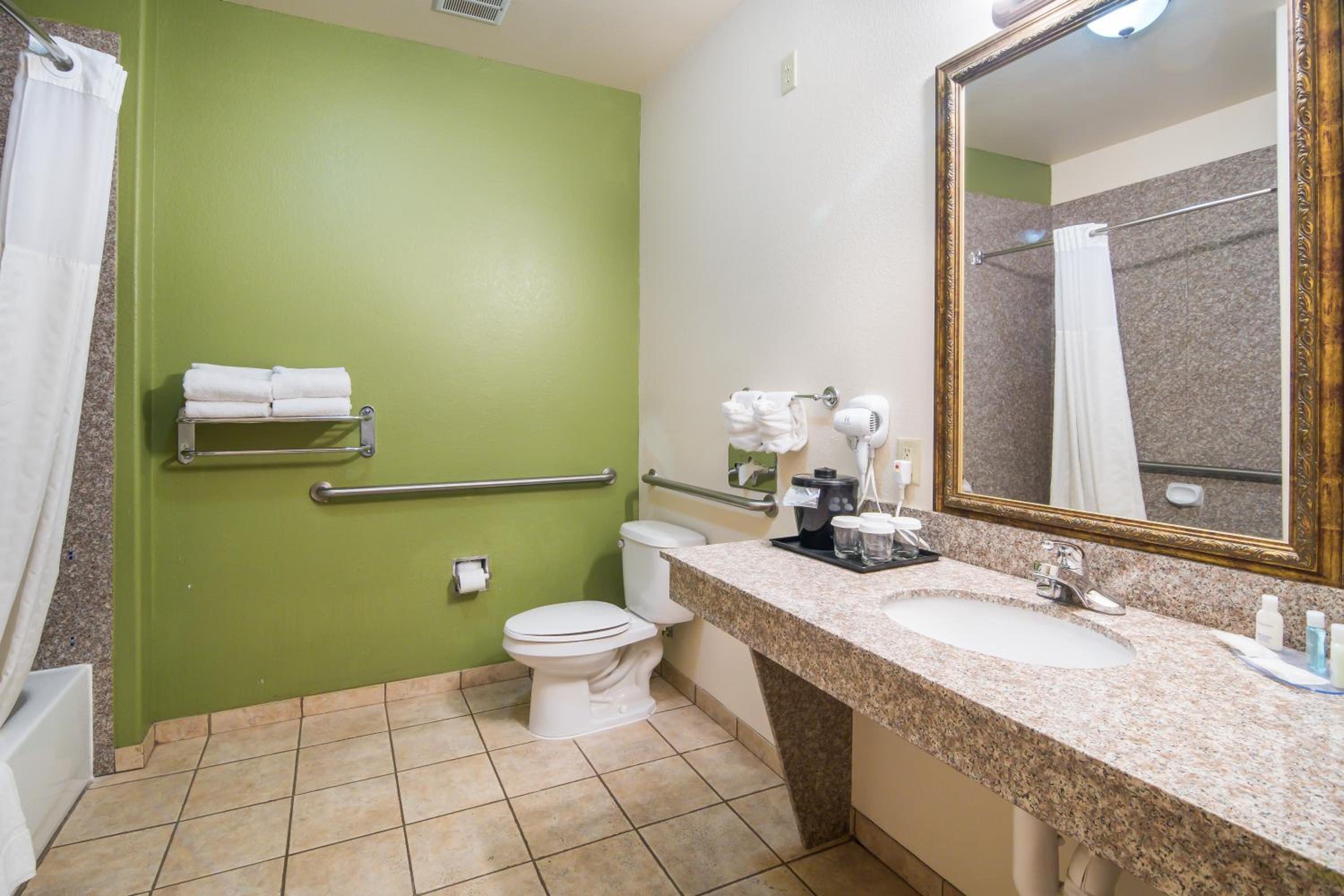 Suite with Two Queen Beds - Accessible/Non-Smoking - Photo 2