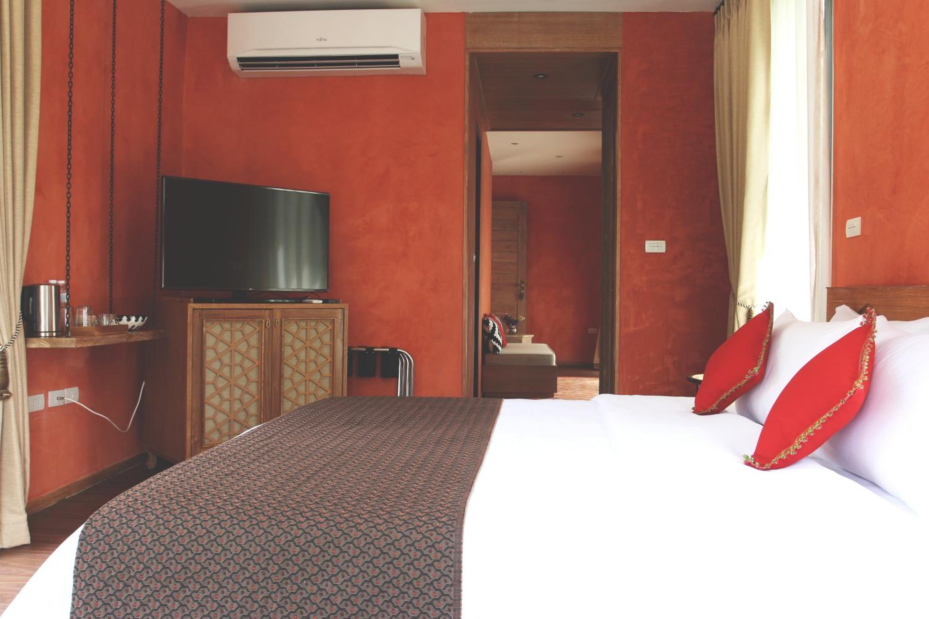 Deluxe Double Room with Sea View - Photo 3