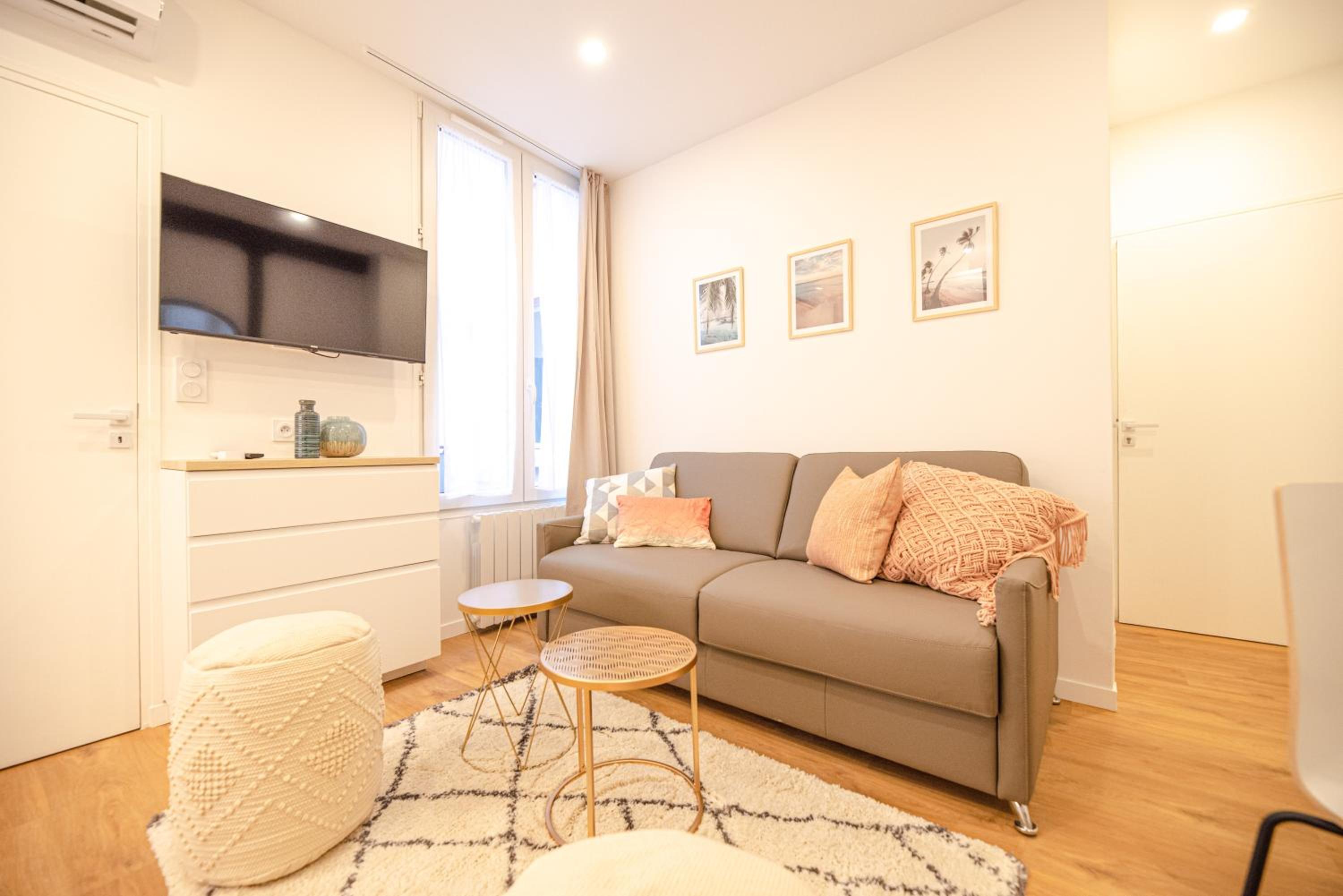 Deluxe Apartment photo 2