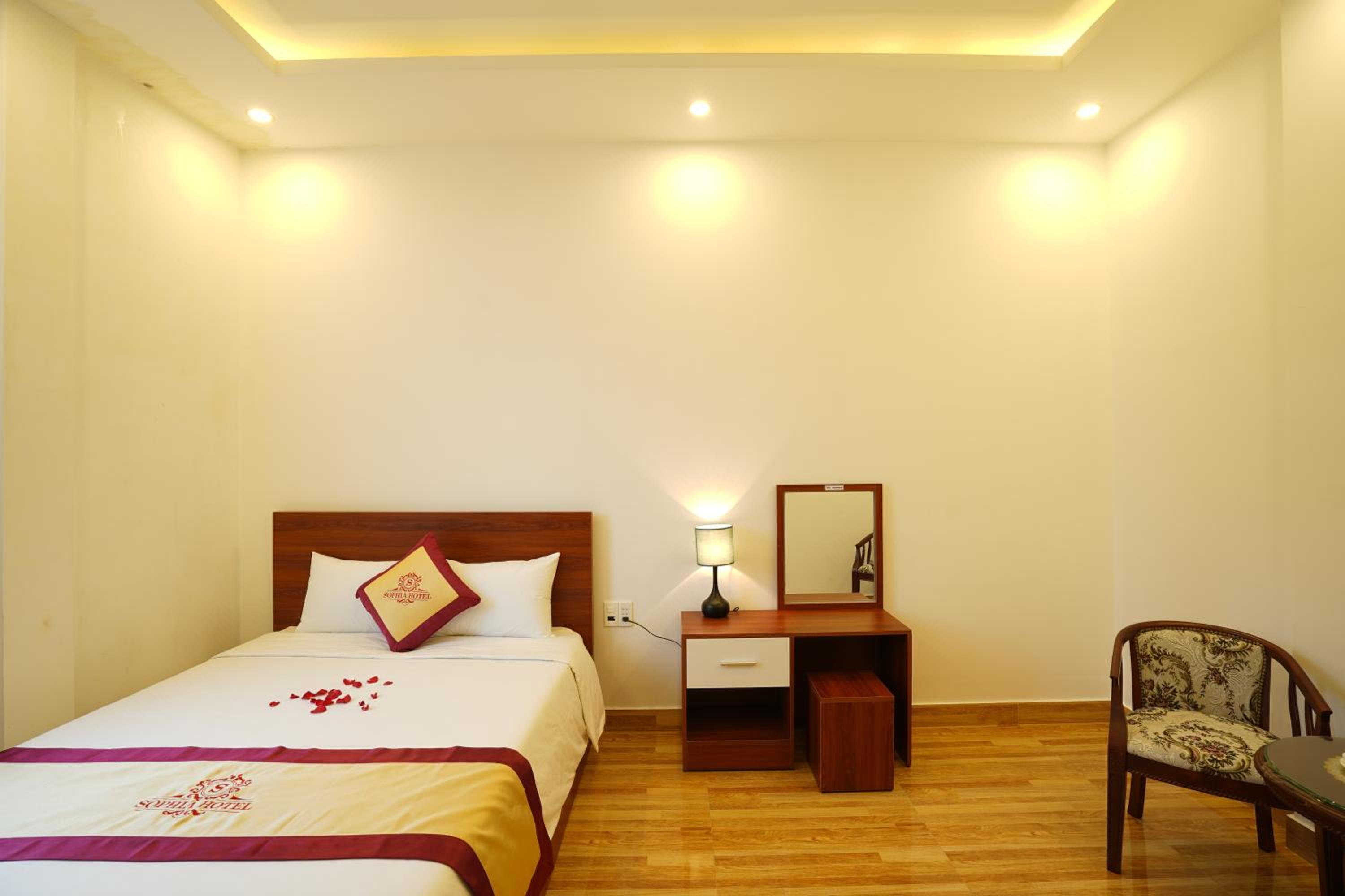 Superior Double or Twin Room - Photo 8