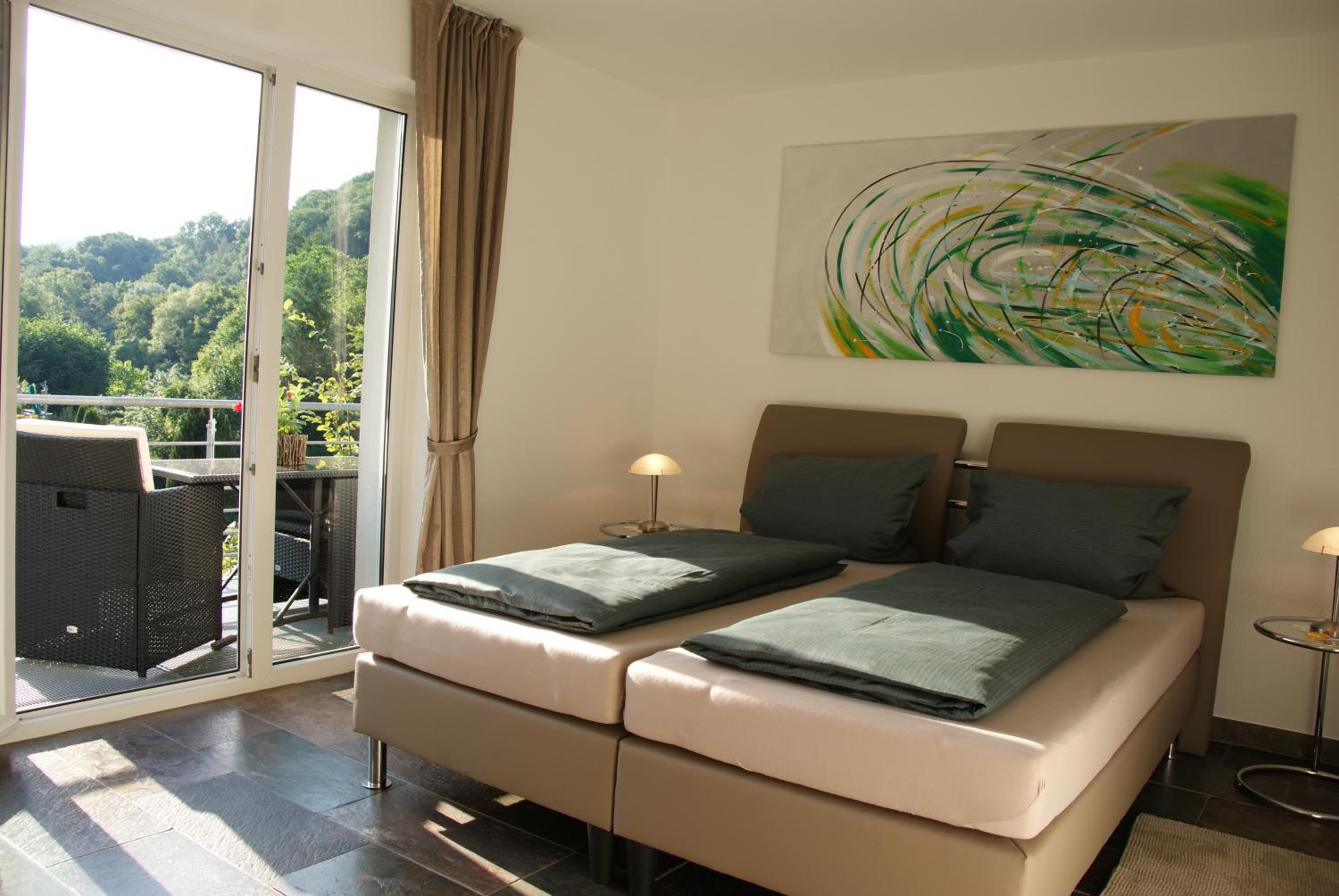 One-Bedroom Apartment photo 1