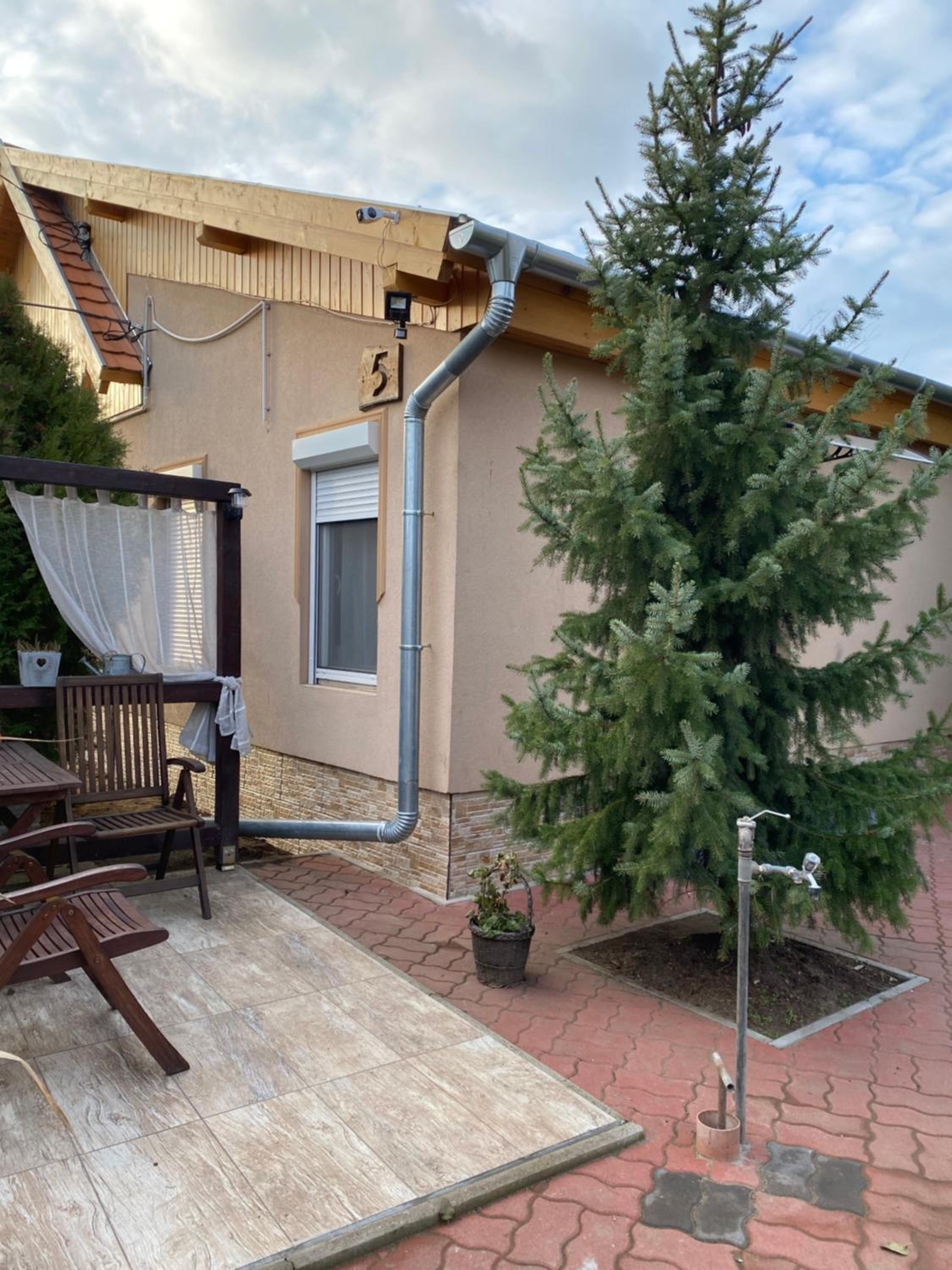 Apartment with Garden View