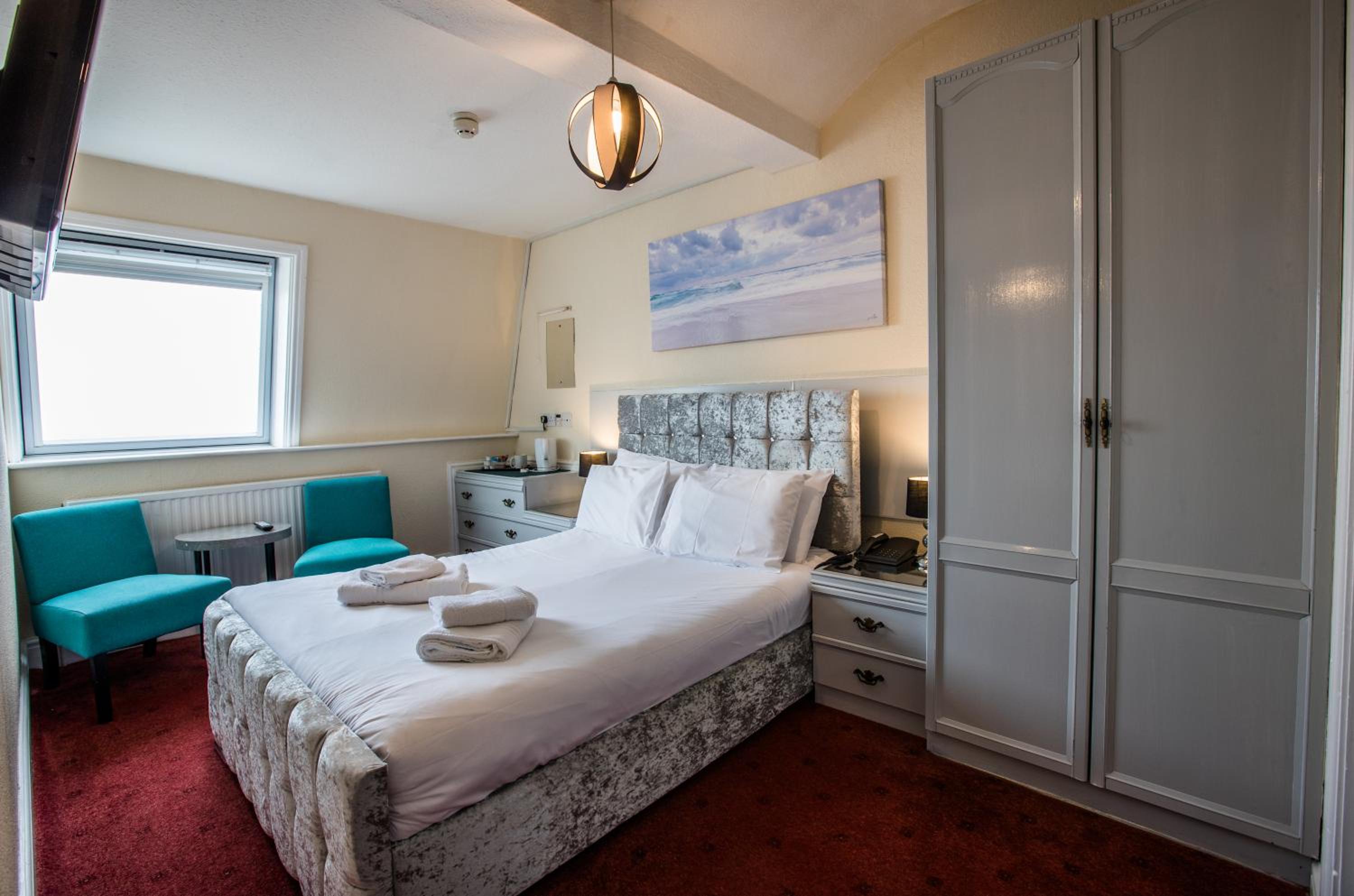 Budget Double Room photo 3