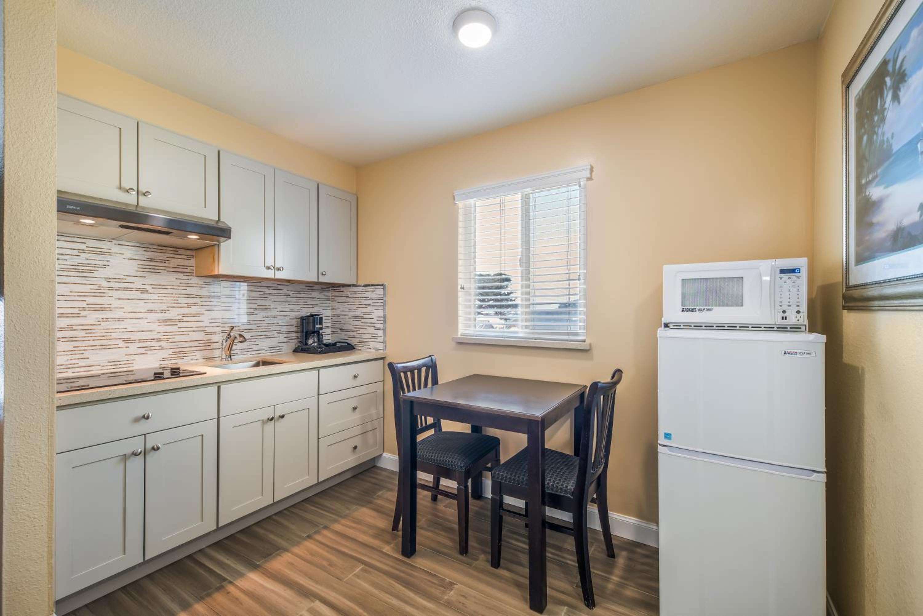 Two Queen Beds Kitchenette Room - Photo 5