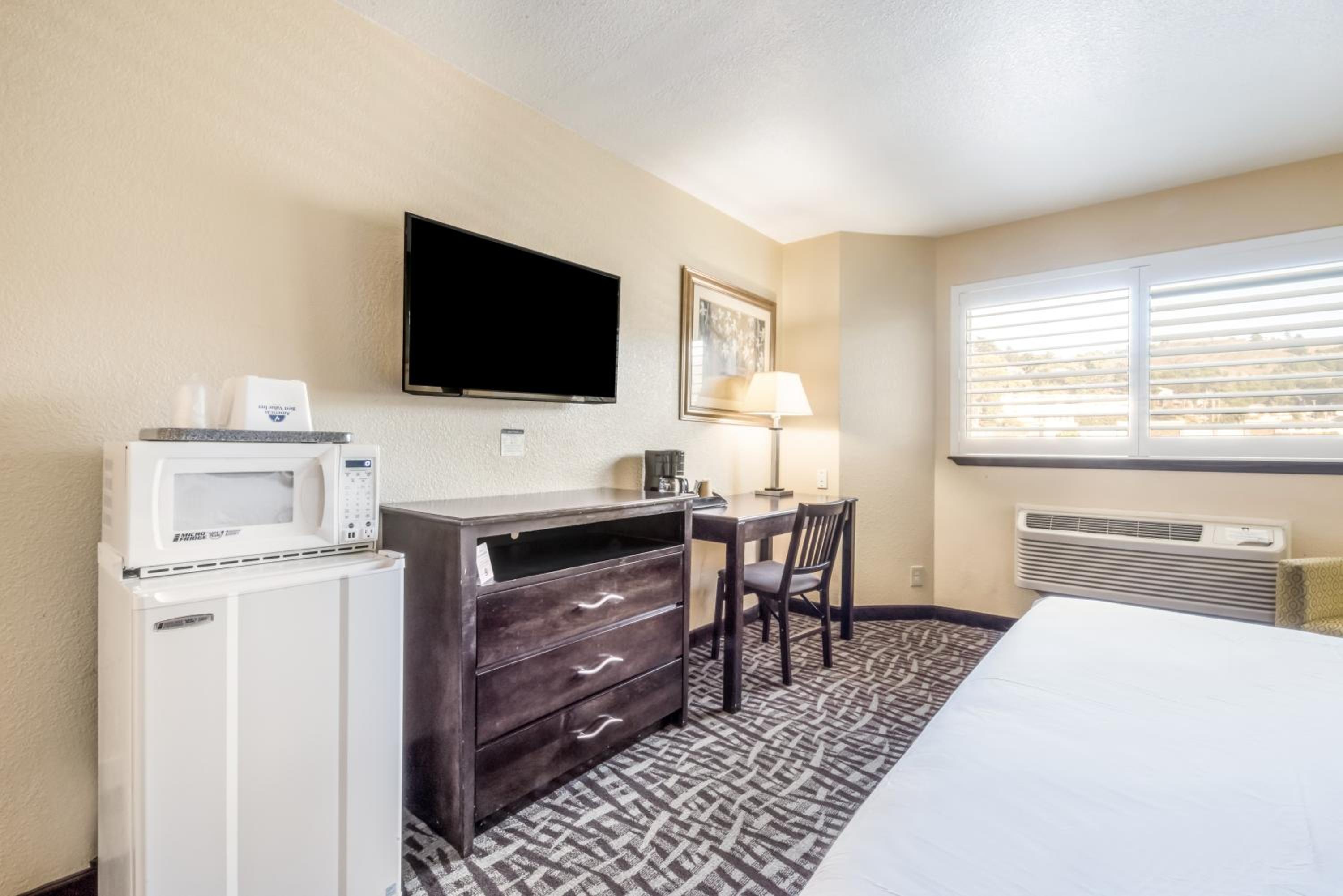 Standard King Room - Photo 6
