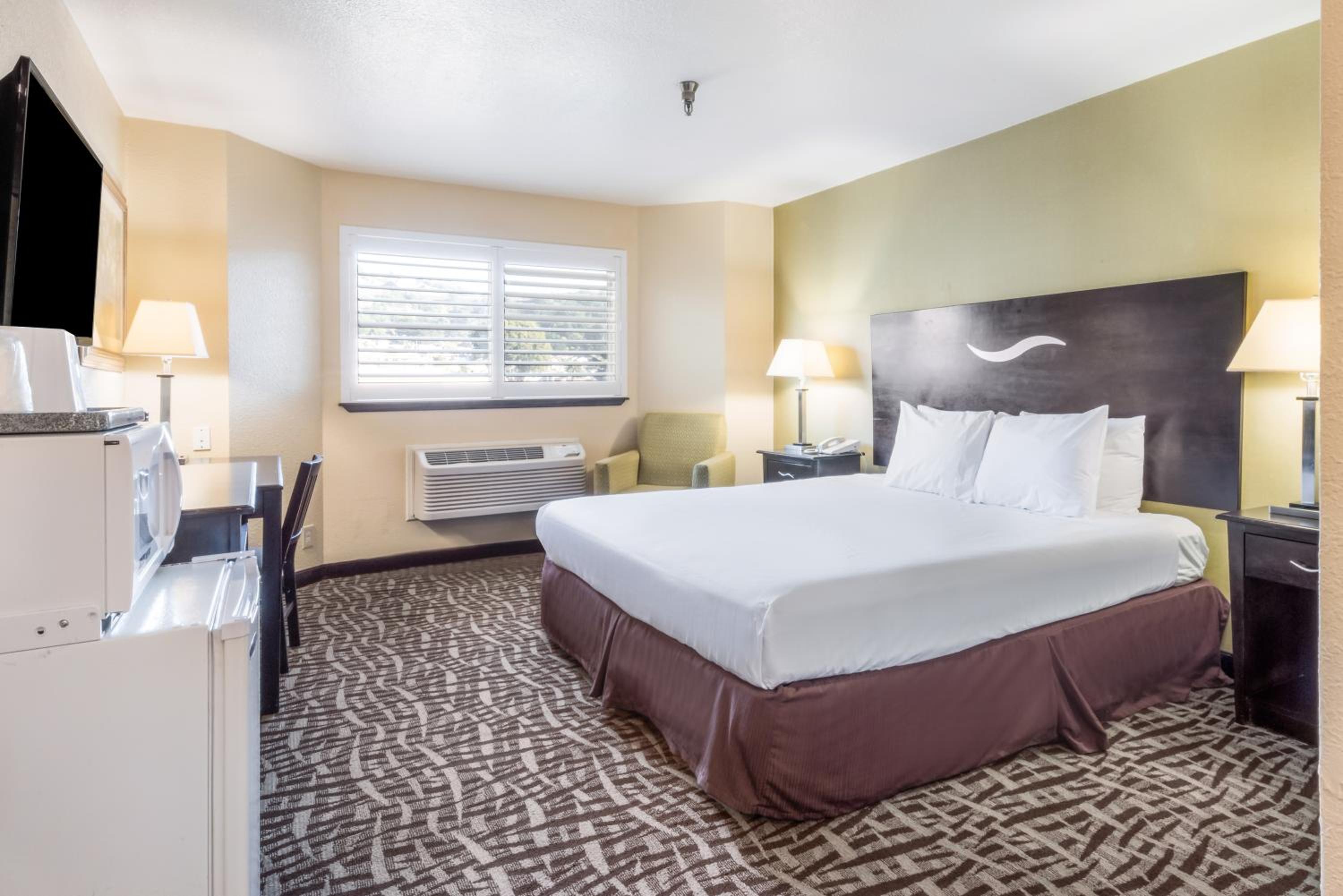 Standard King Room - Photo 3