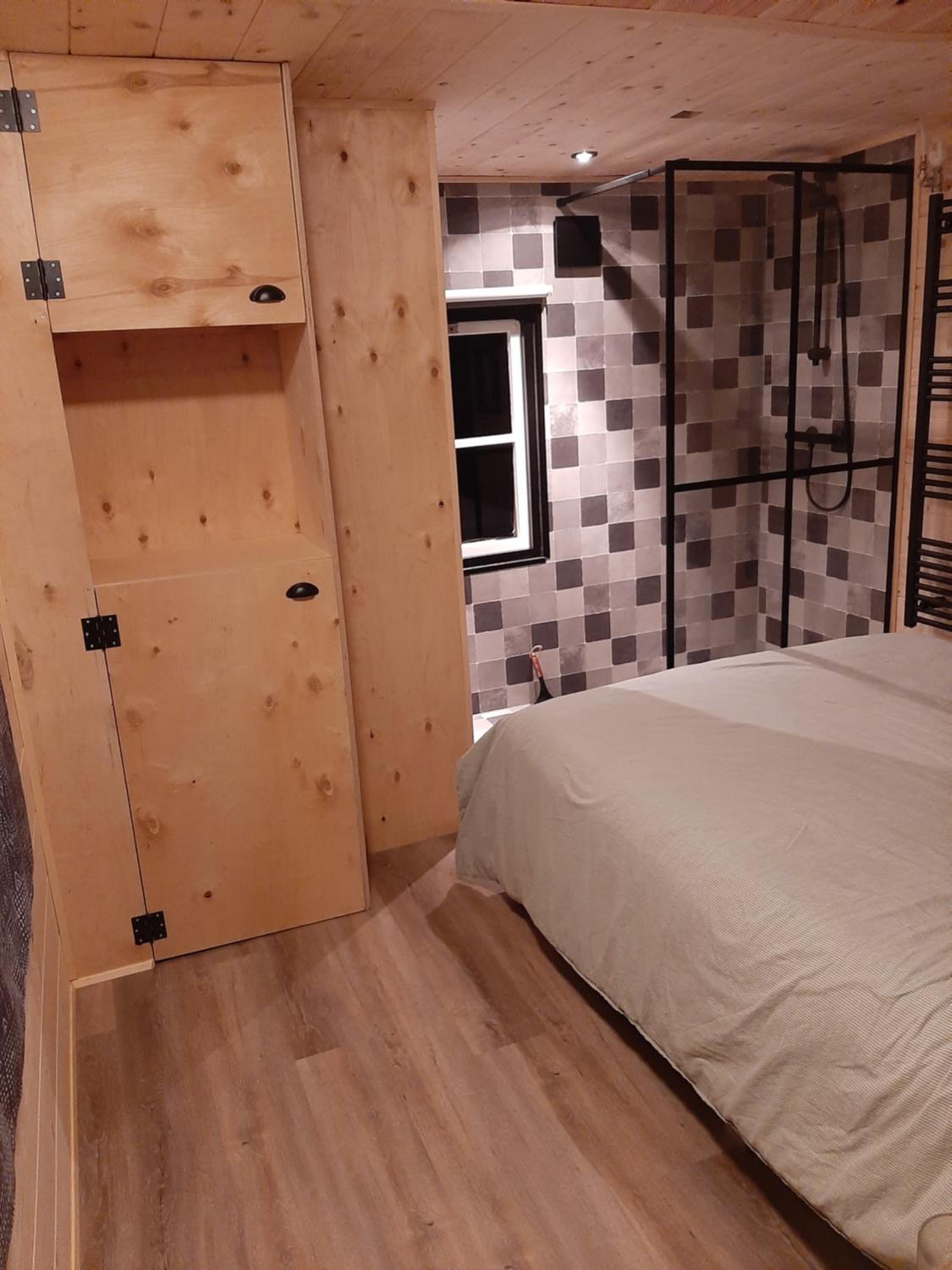 Mobile Home - Photo 4