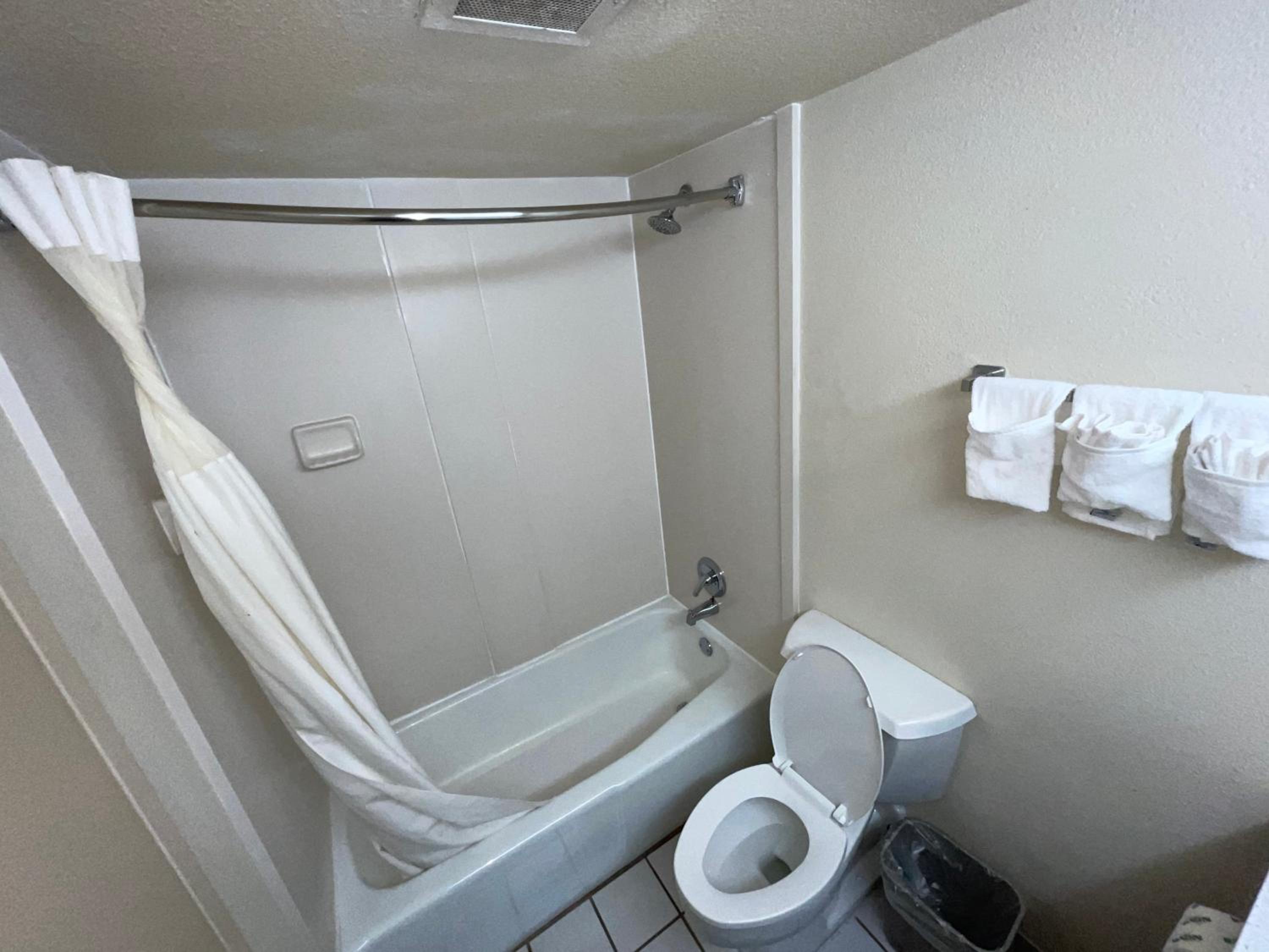 Standard King Room - Non-Smoking  - Photo 2