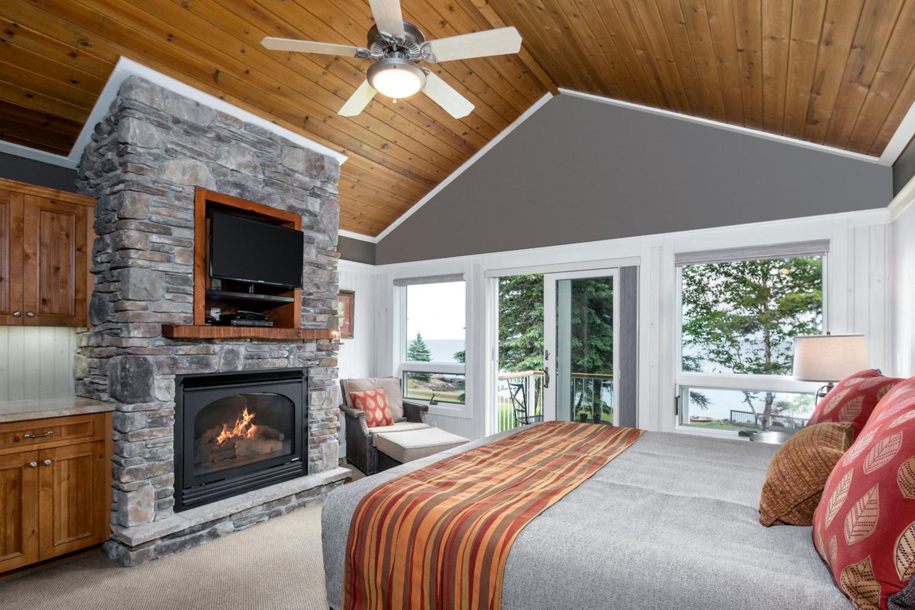 King Suite with Balcony photo 1