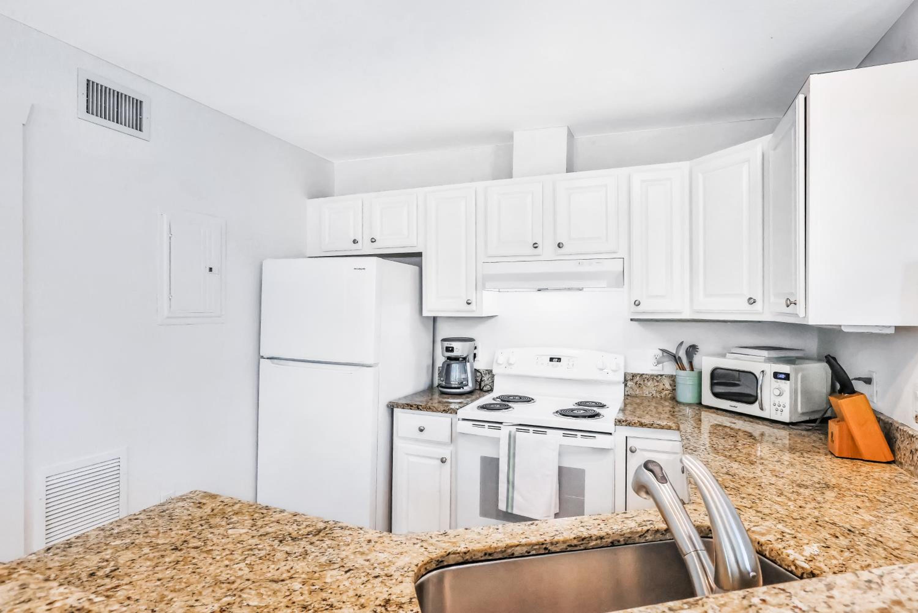 Apartment - Photo 32