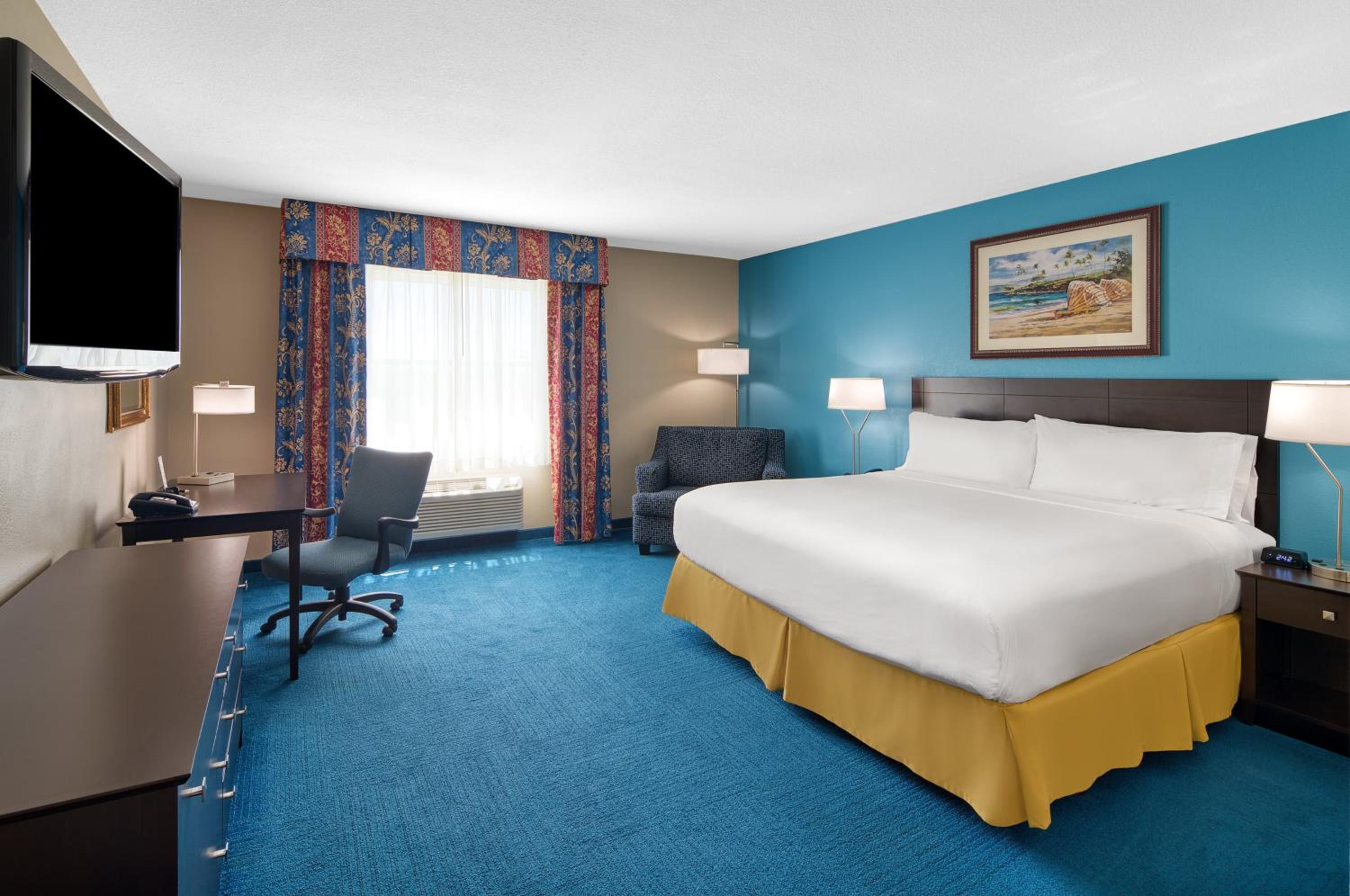 Large Standard King Room - Photo 4