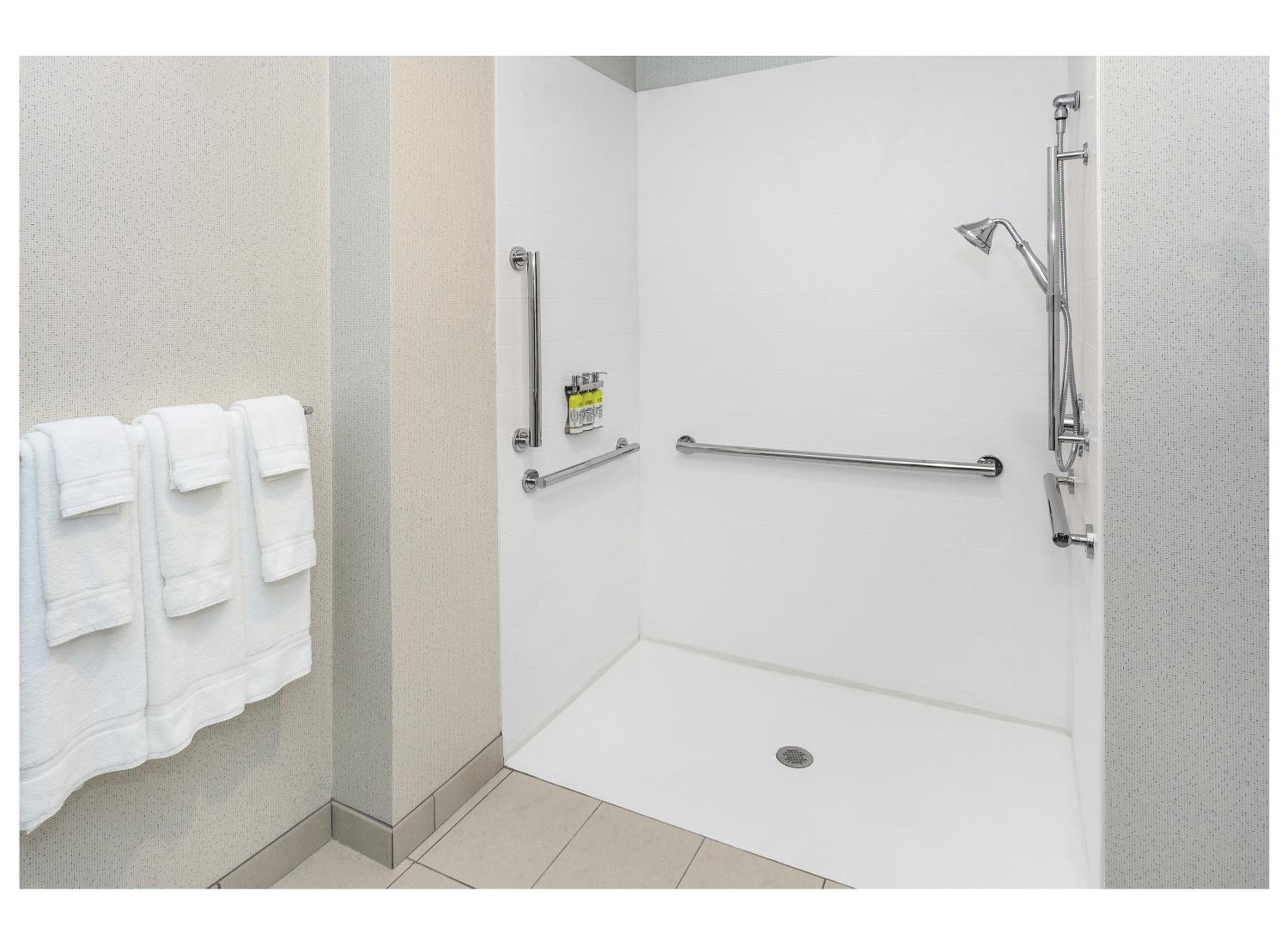 King Room - Mobility Access/Hearing Accessible - Photo 3