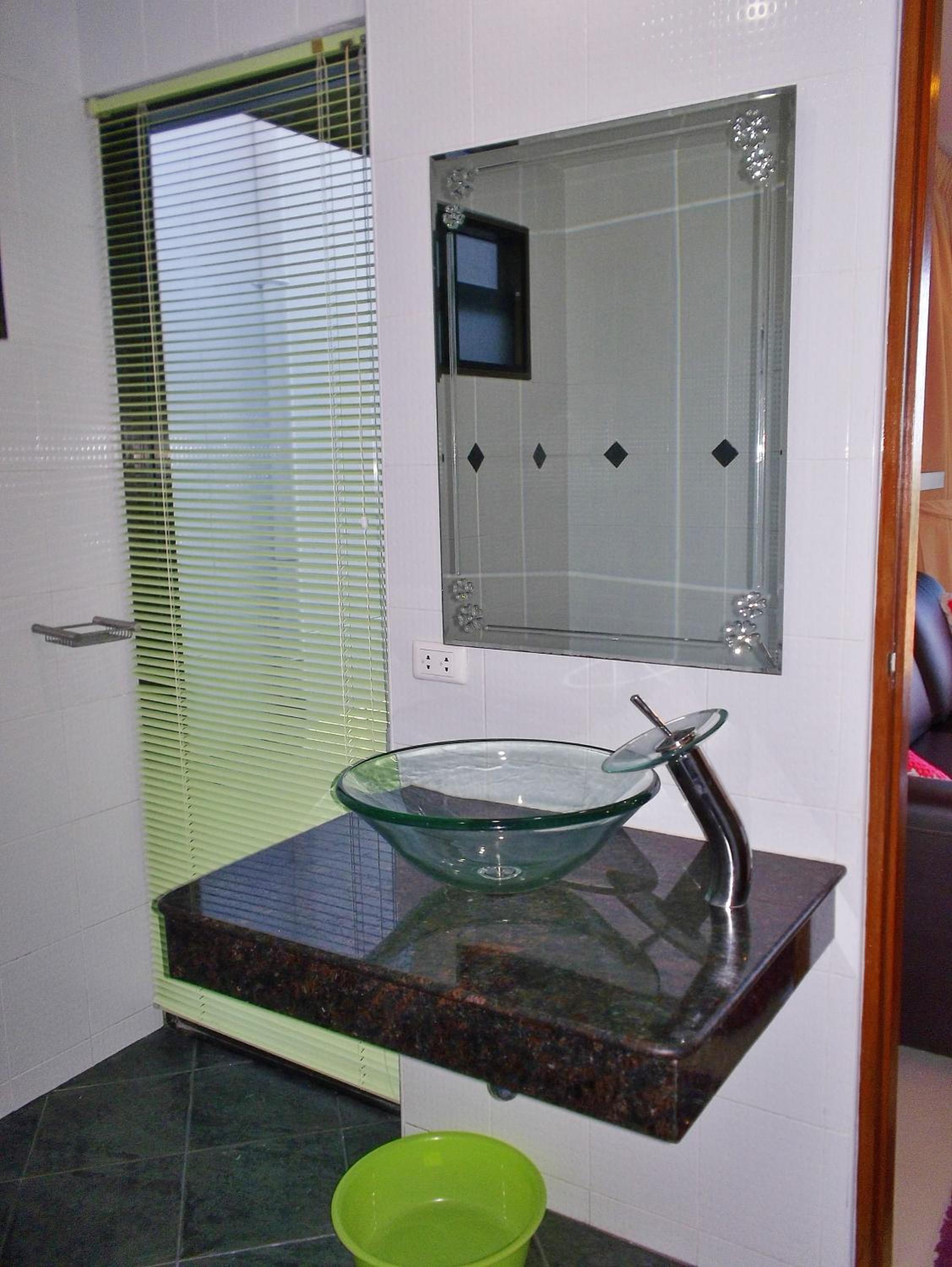 One-Bedroom Suite with Sea View photo 2