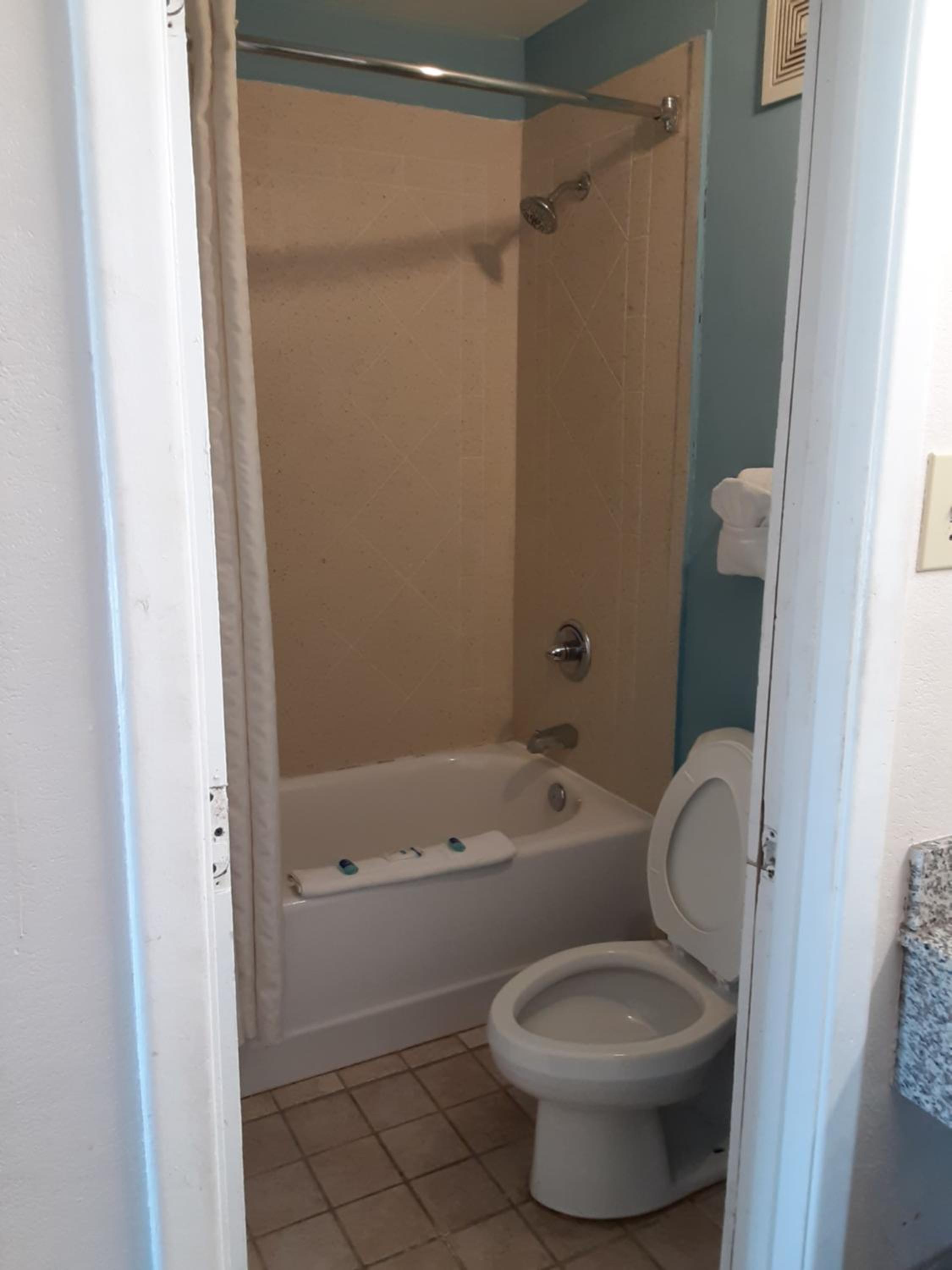 King Room - Non-Smoking - Photo 4