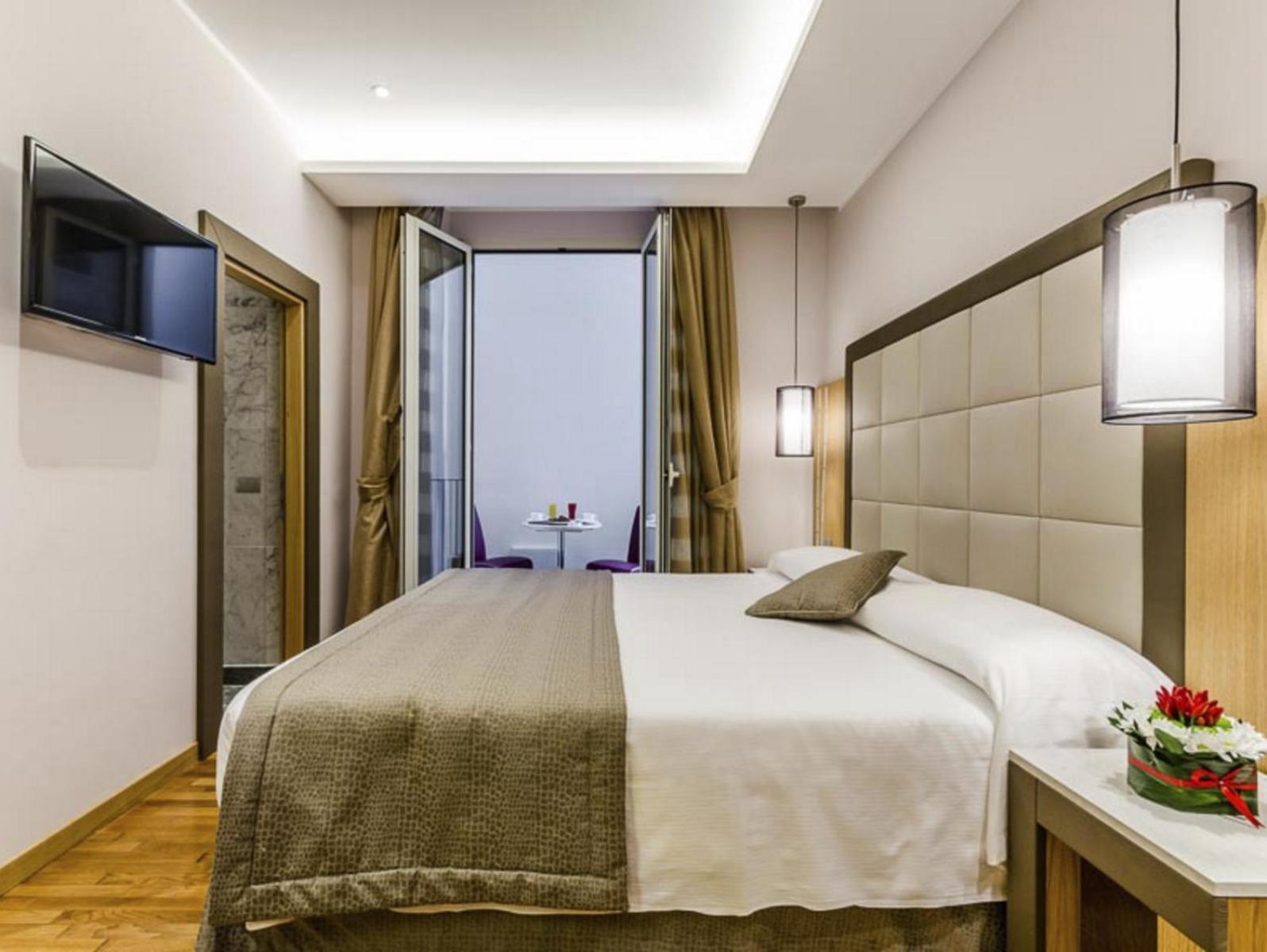Deluxe Double Room thumbnail 6
