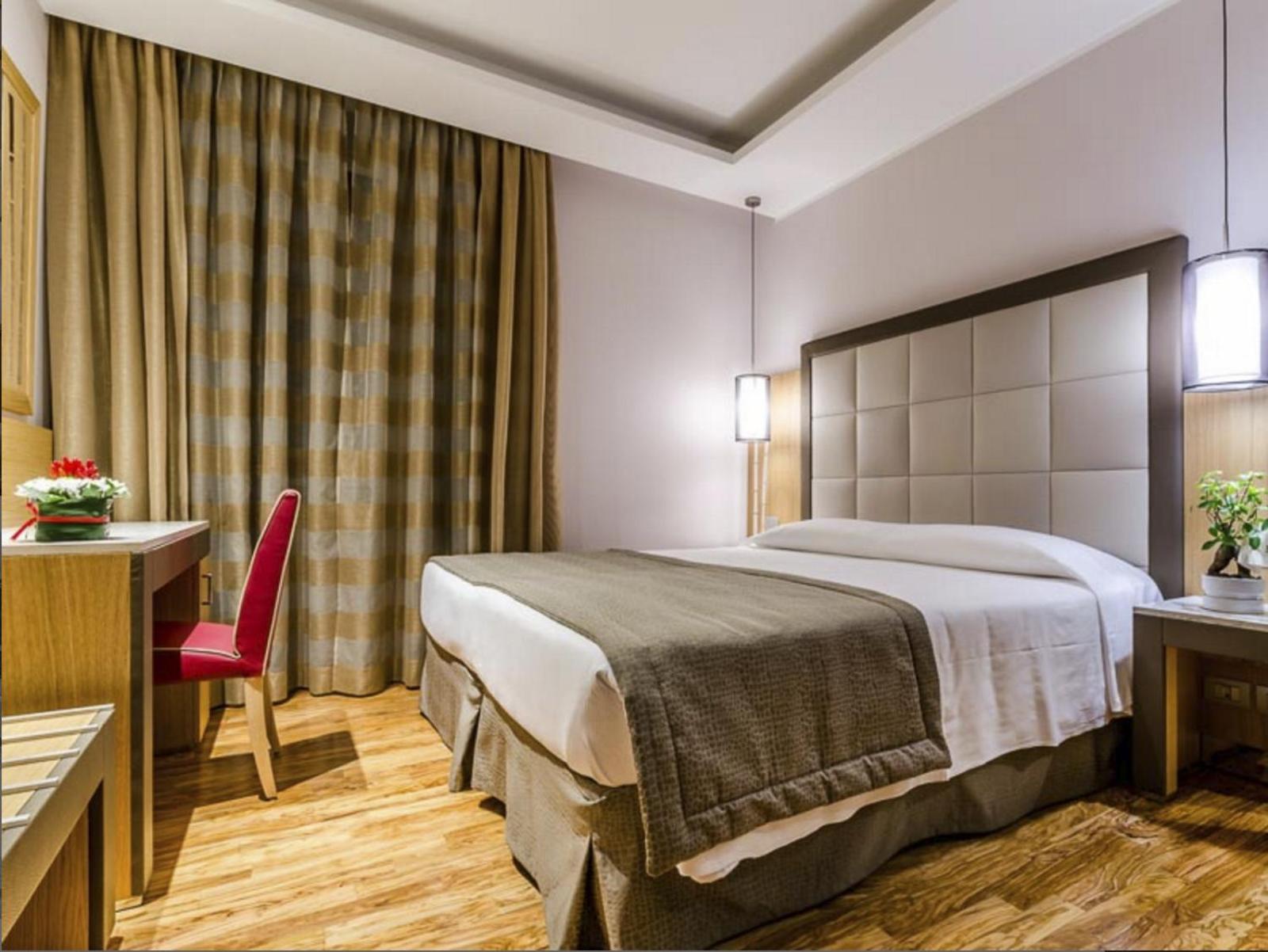 Standard Double or Twin Room thumbnail 6