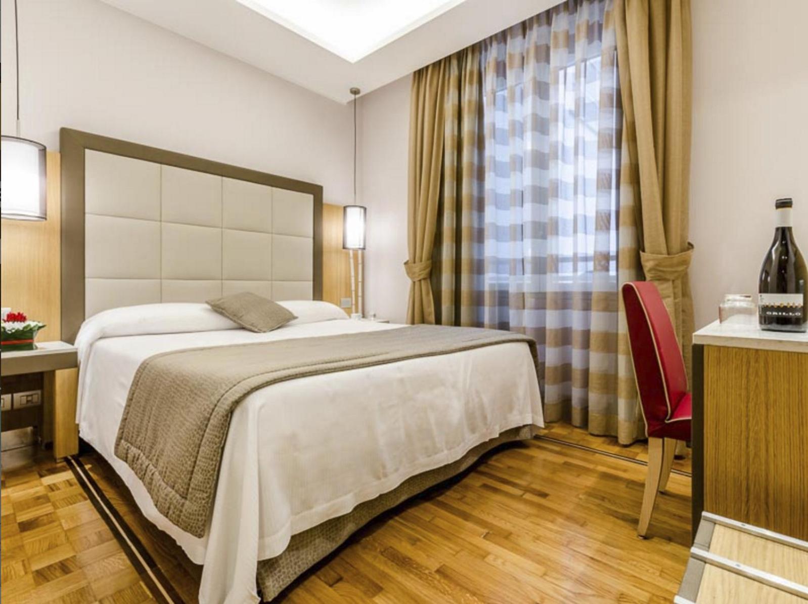 Standard Double or Twin Room thumbnail 6