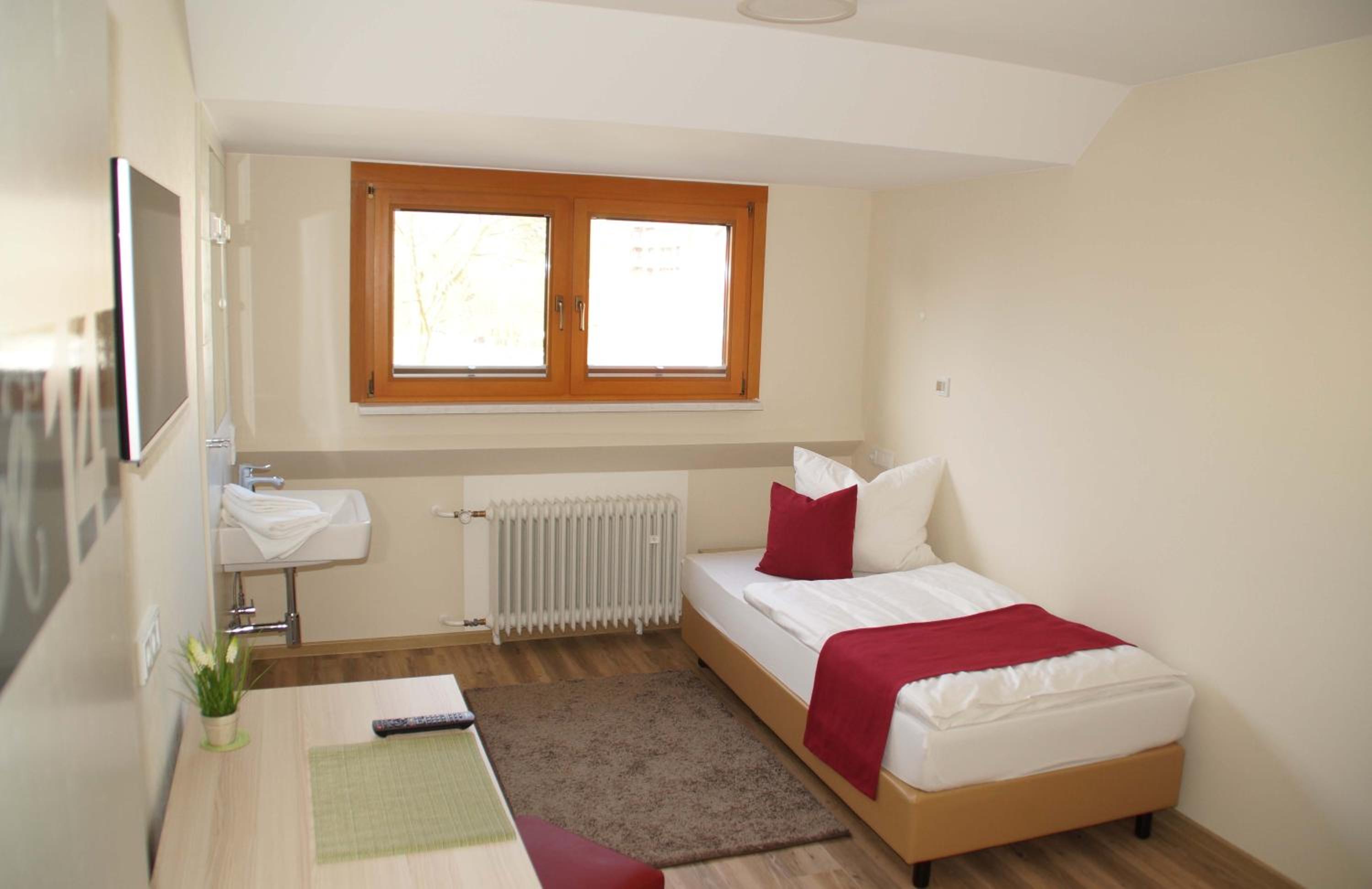 Single Room with Shared Bathroom photo 1