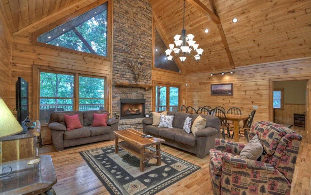 Six-Bedroom House photo 1