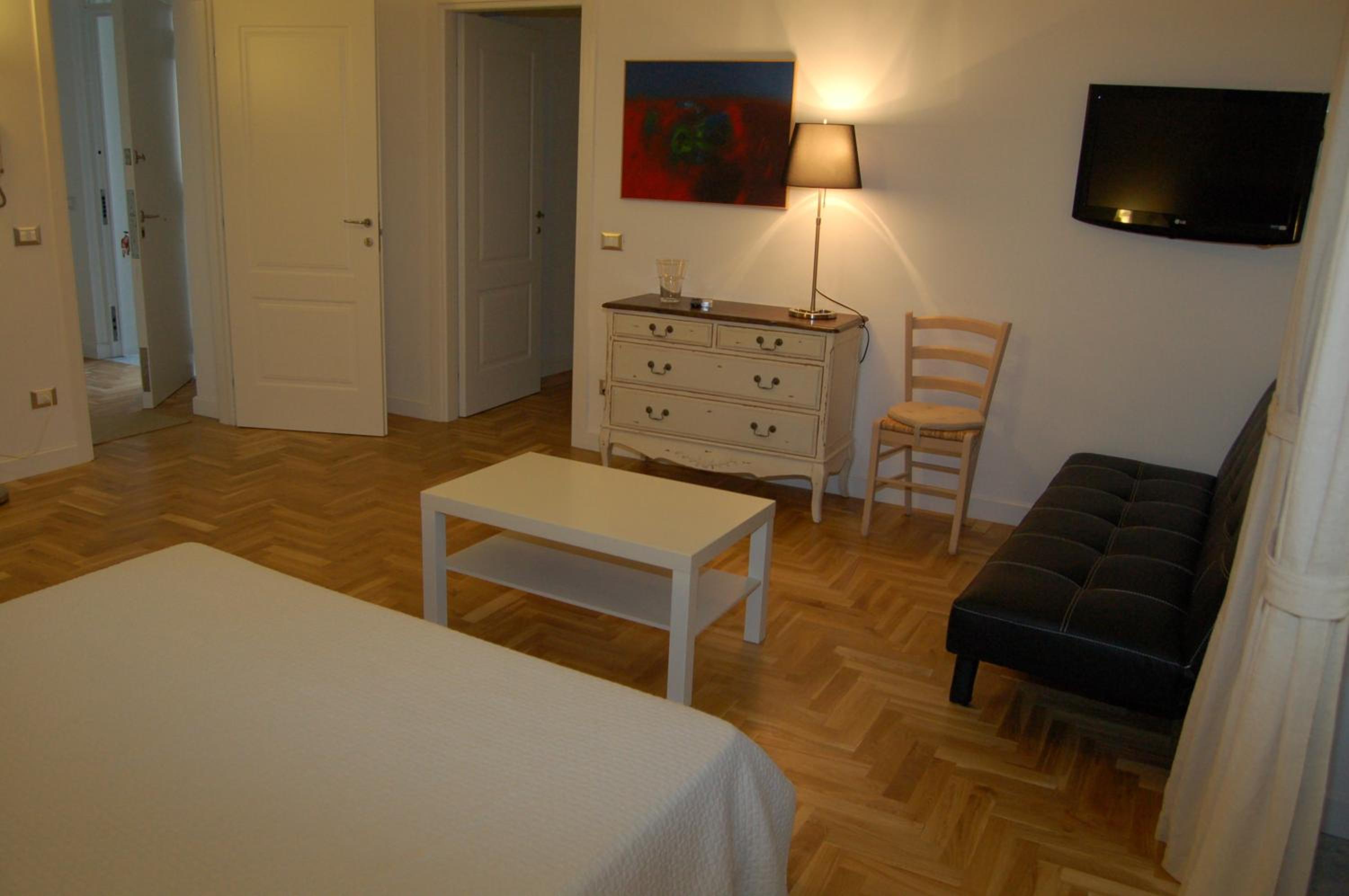 Double Room with Balcony - Photo 12