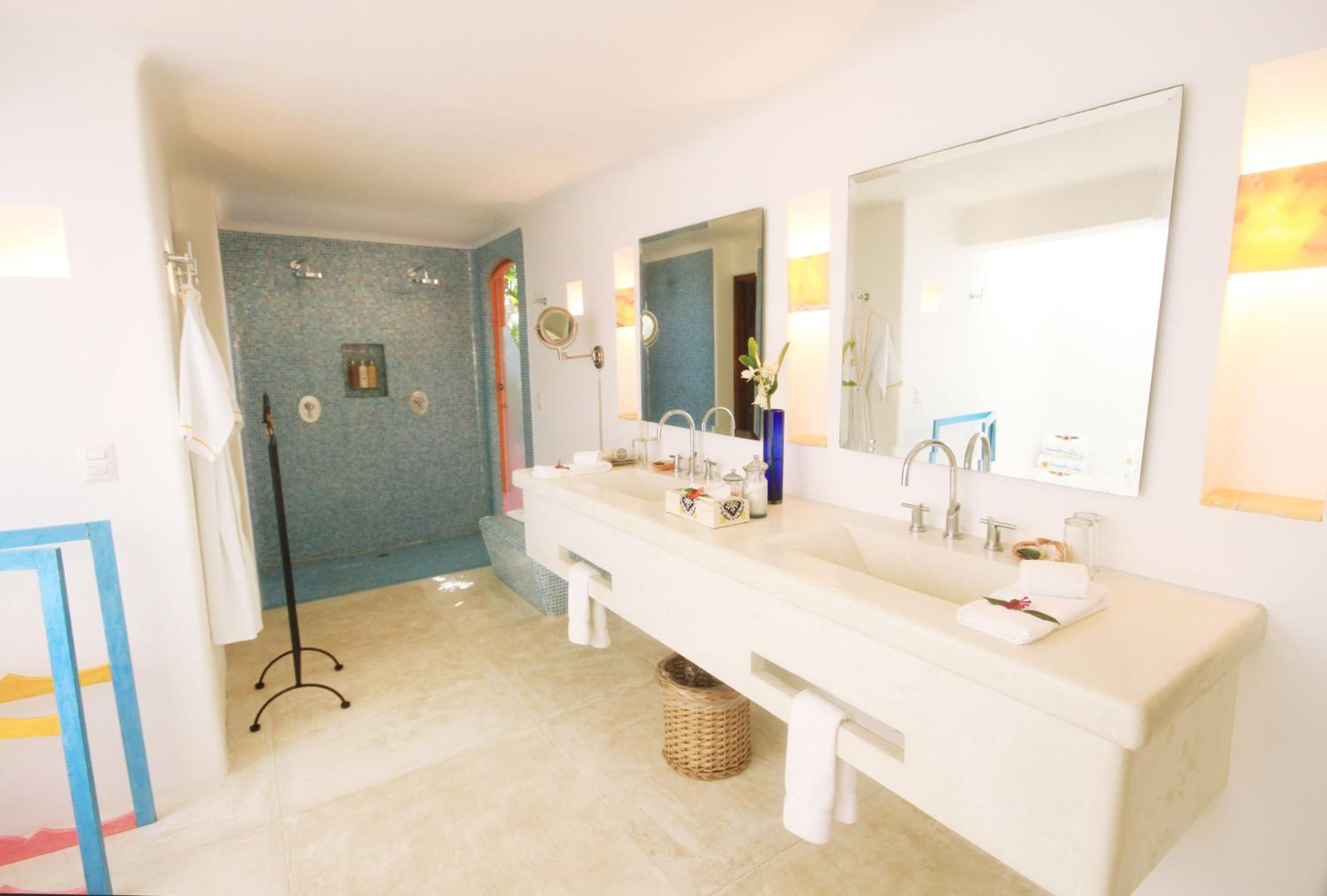 Superior King Suite photo 2