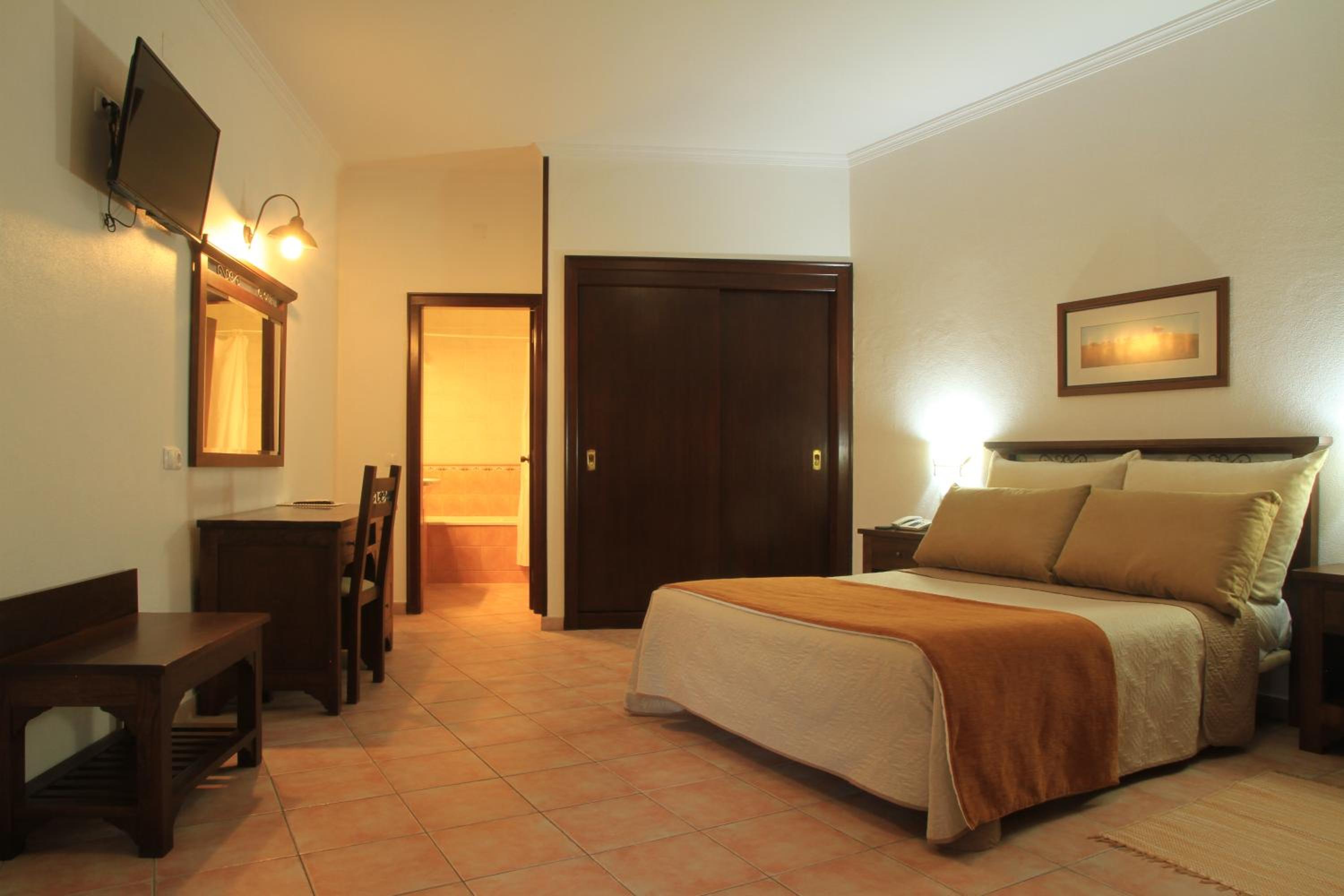 Double Room - Photo 3