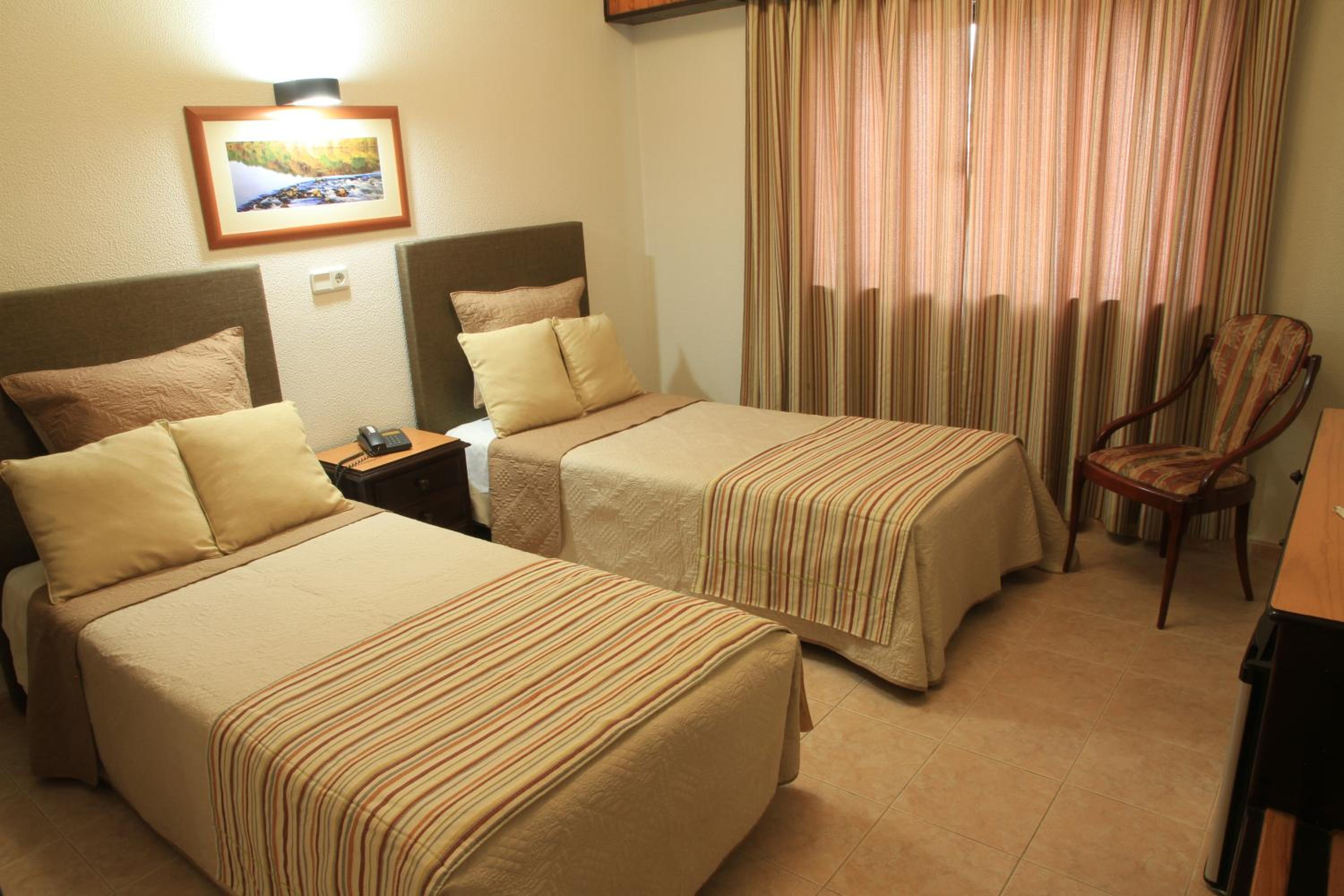 Twin Room - Photo 2