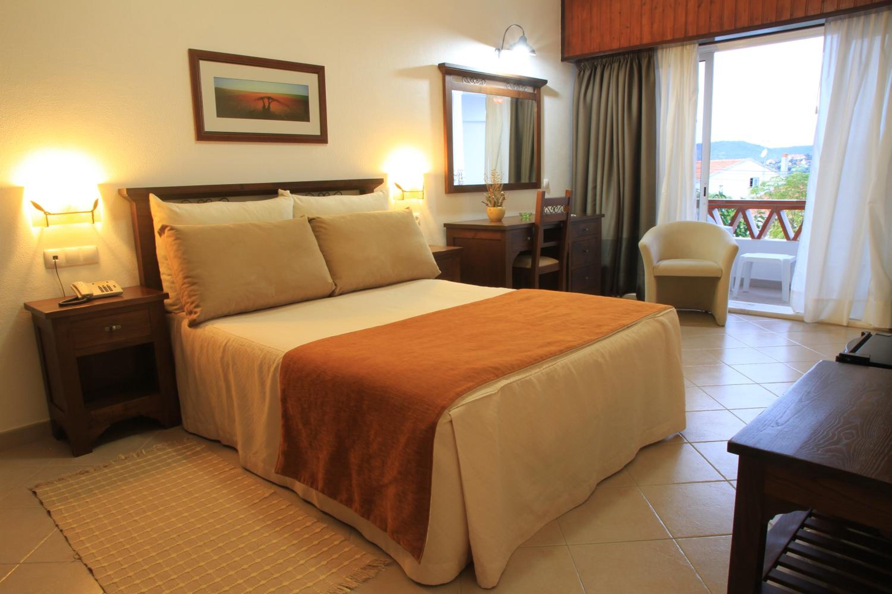 Deluxe Double or Twin Room - Photo 3