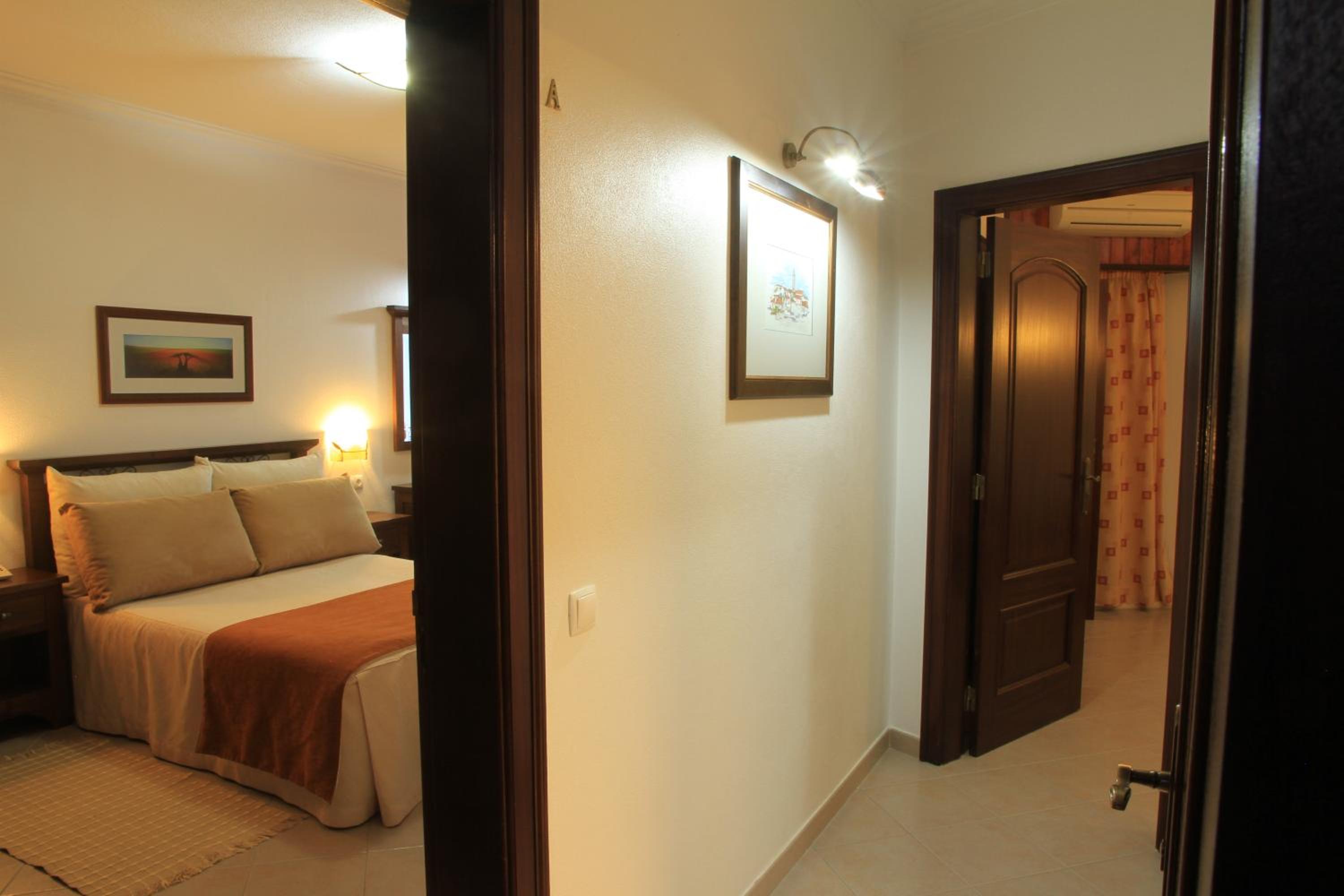 Deluxe Double or Twin Room - Photo 4