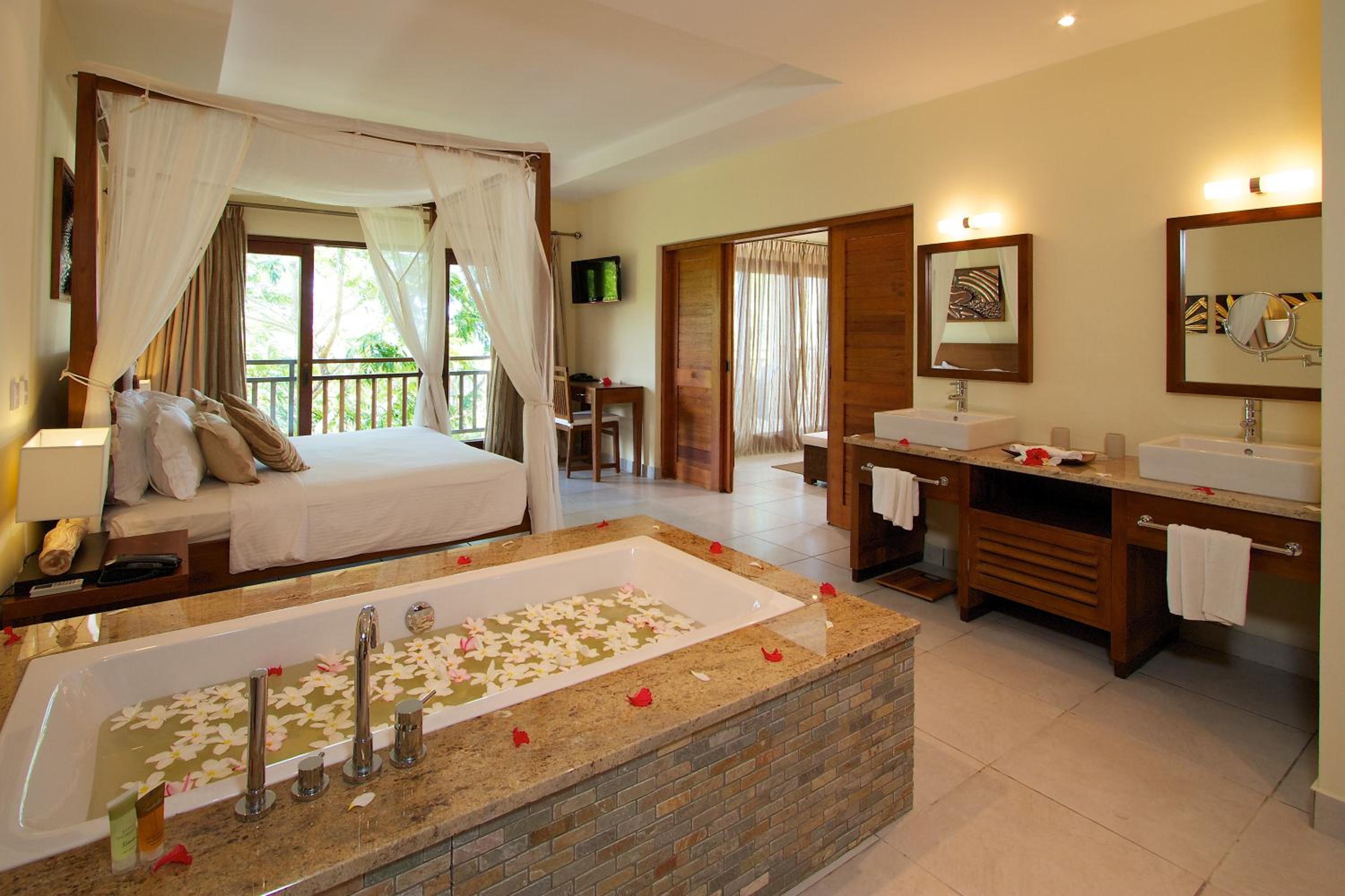 Villa with Private Pool - Photo 6