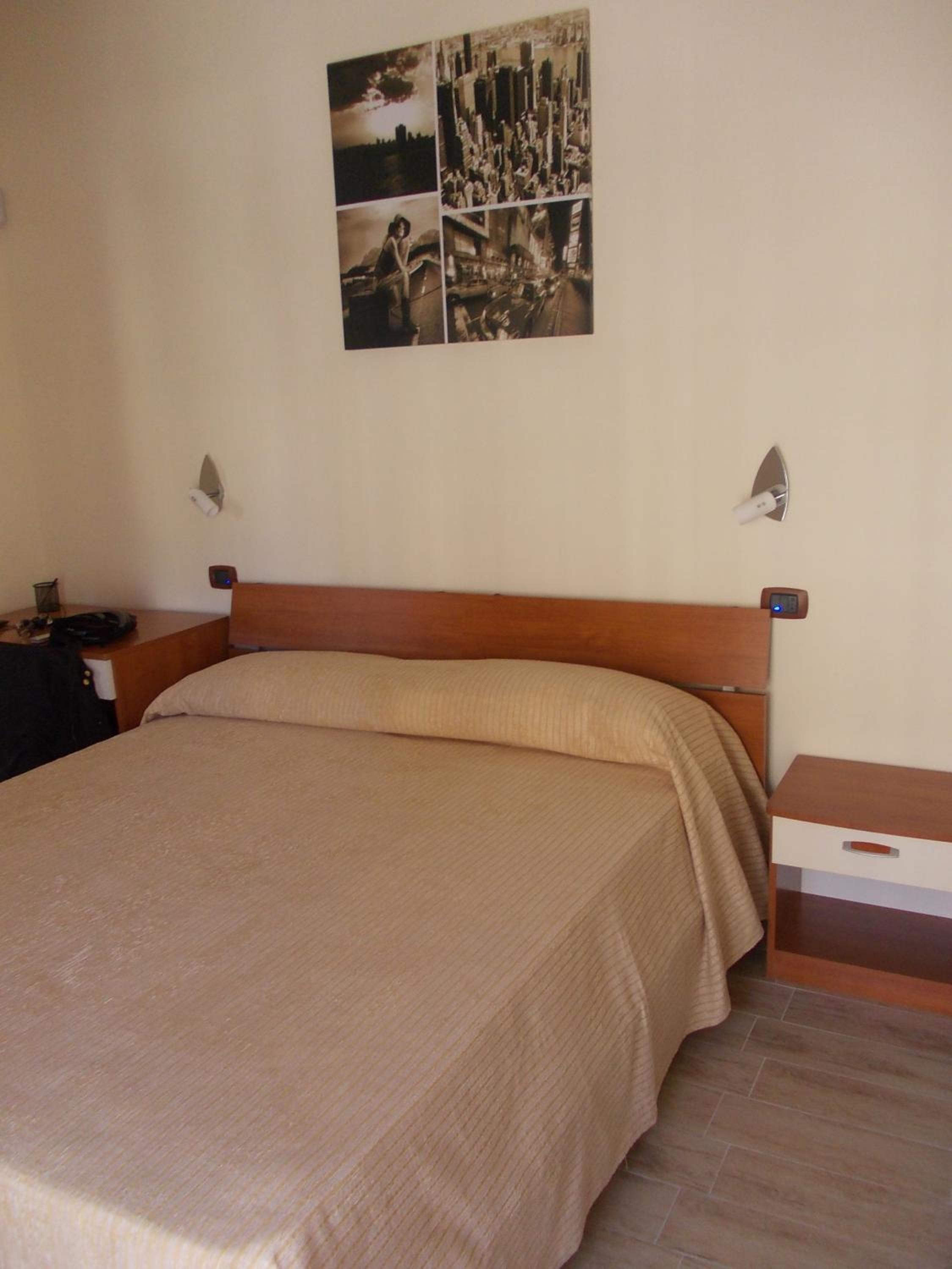Twin Room with Private Bathroom - Photo 1
