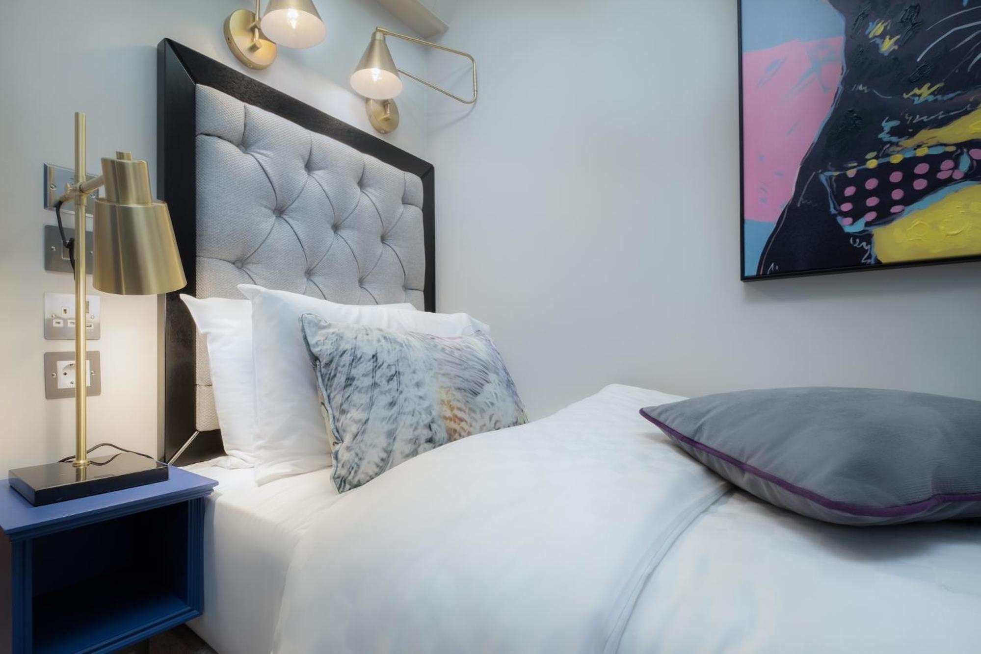 Single Room thumbnail 5
